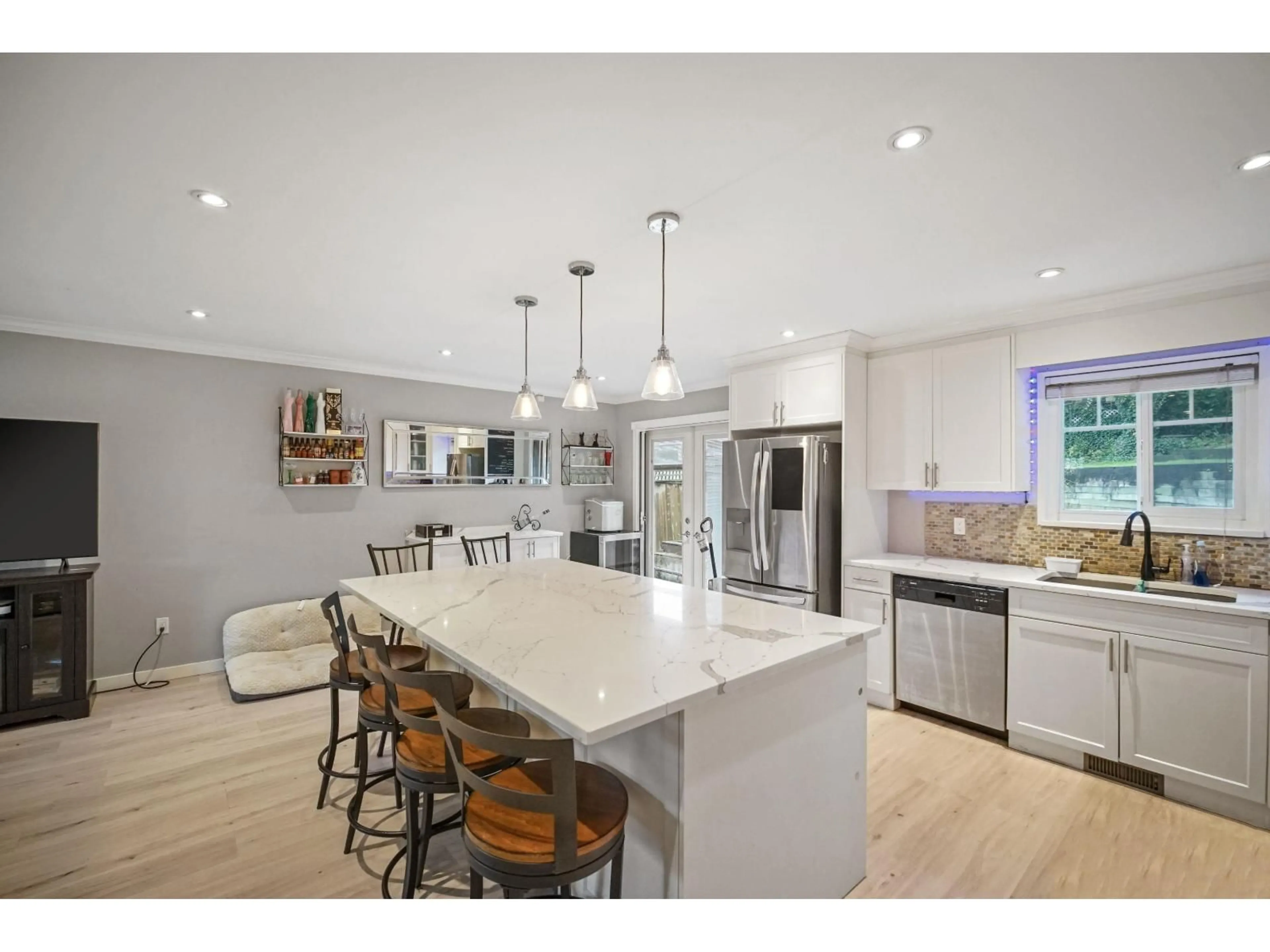 Open concept kitchen, unknown for 32315 14TH AVENUE, Mission British Columbia V2V2N6