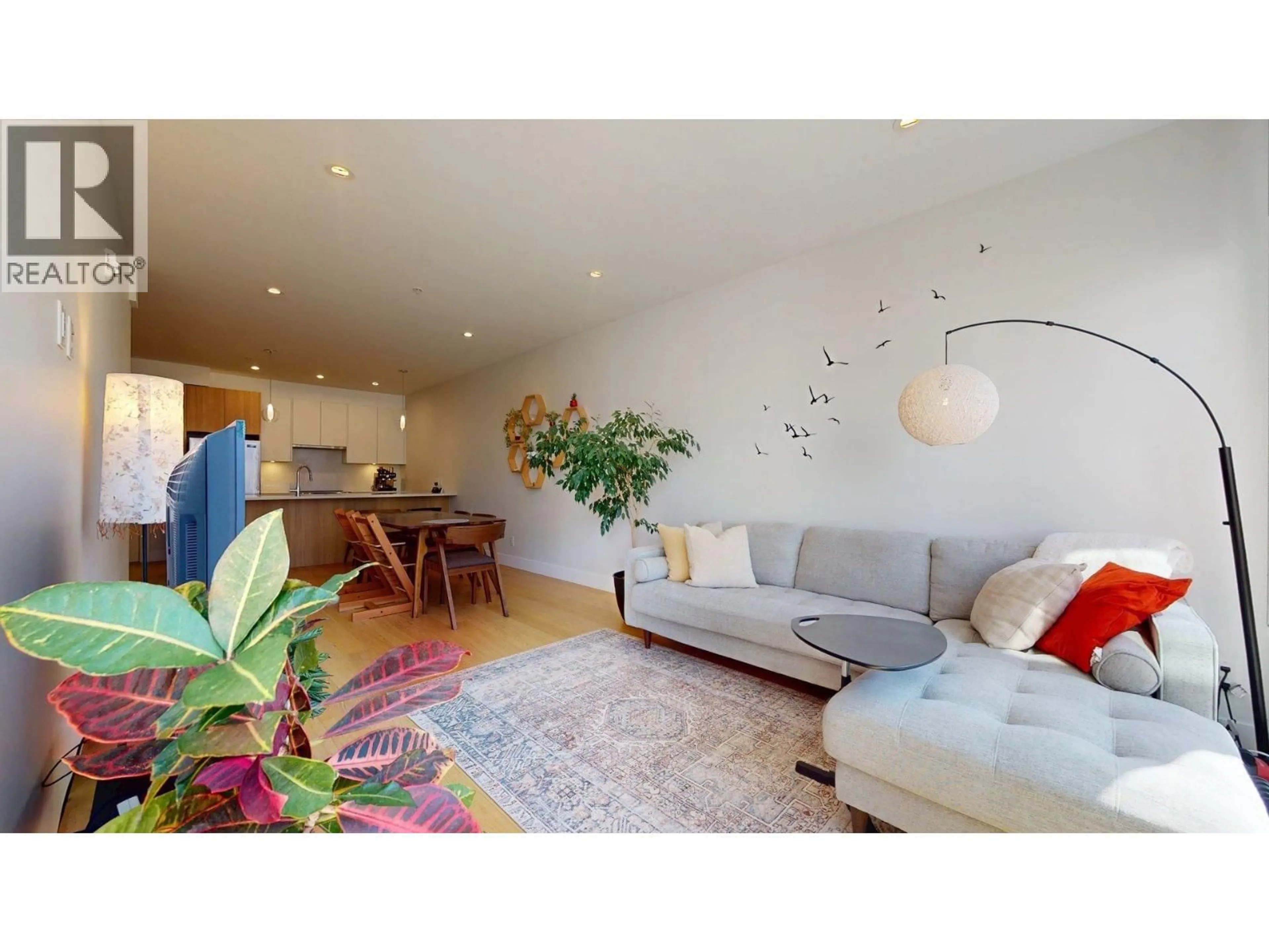 Living room with furniture, wood/laminate floor for 213 - 1870 DOWAD DRIVE, Squamish British Columbia V8B1C4