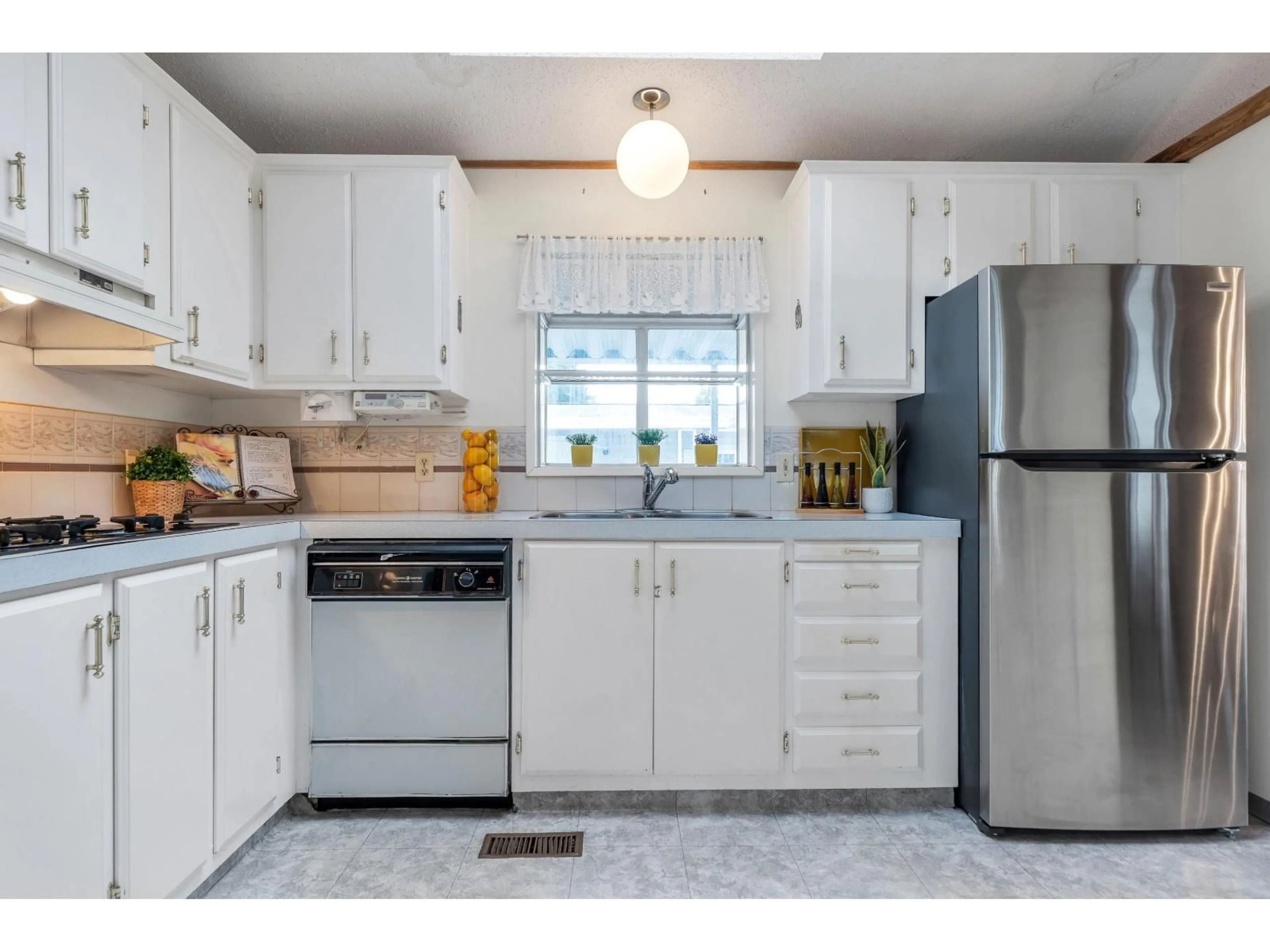 Standard kitchen, unknown for 242 - 20071 24 AVENUE, Langley British Columbia V2Z2A1