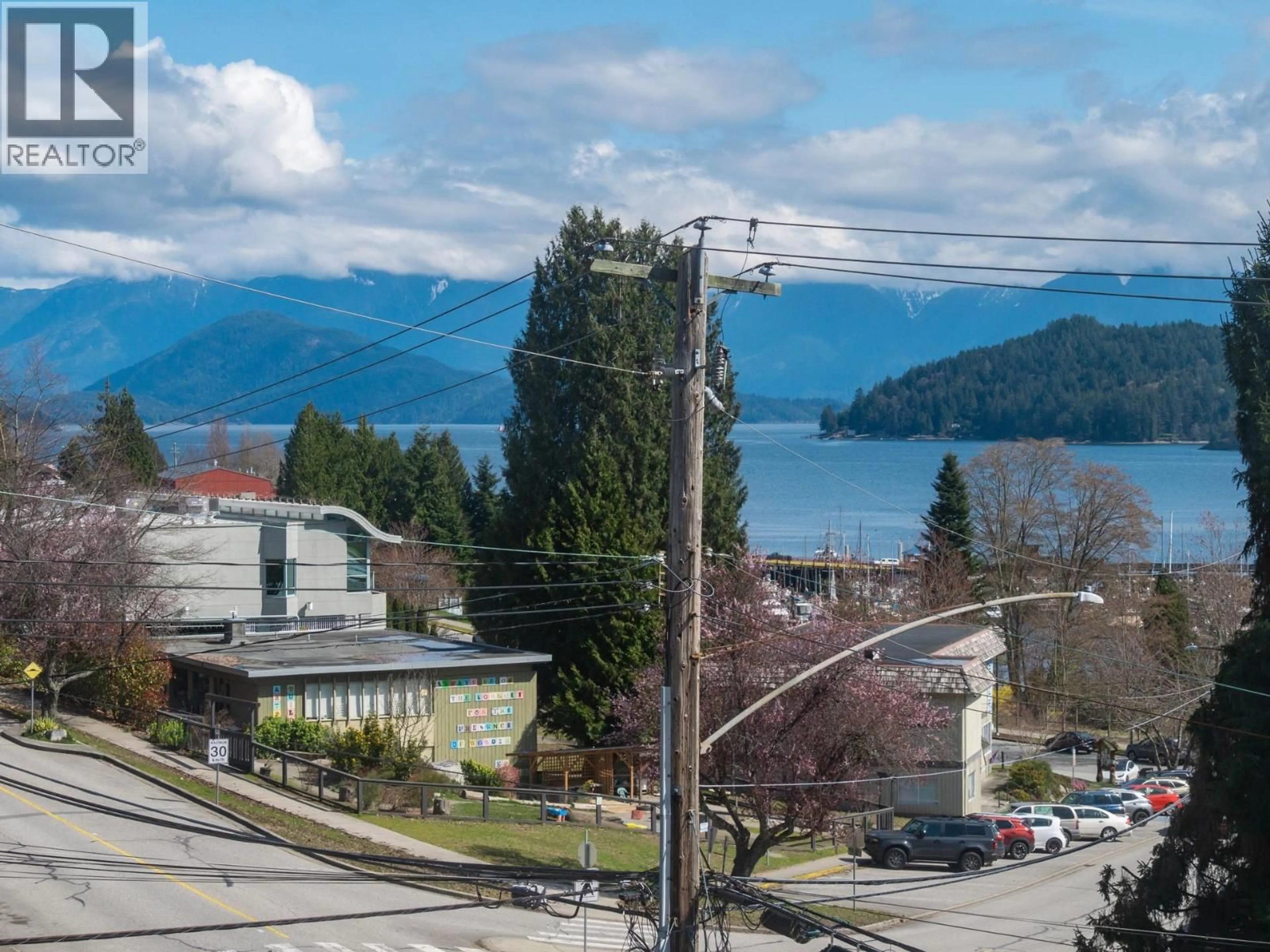 A pic from outside/outdoor area/front of a property/back of a property/a pic from drone, mountain view for 749 WINN ROAD, Gibsons British Columbia V0N1V0