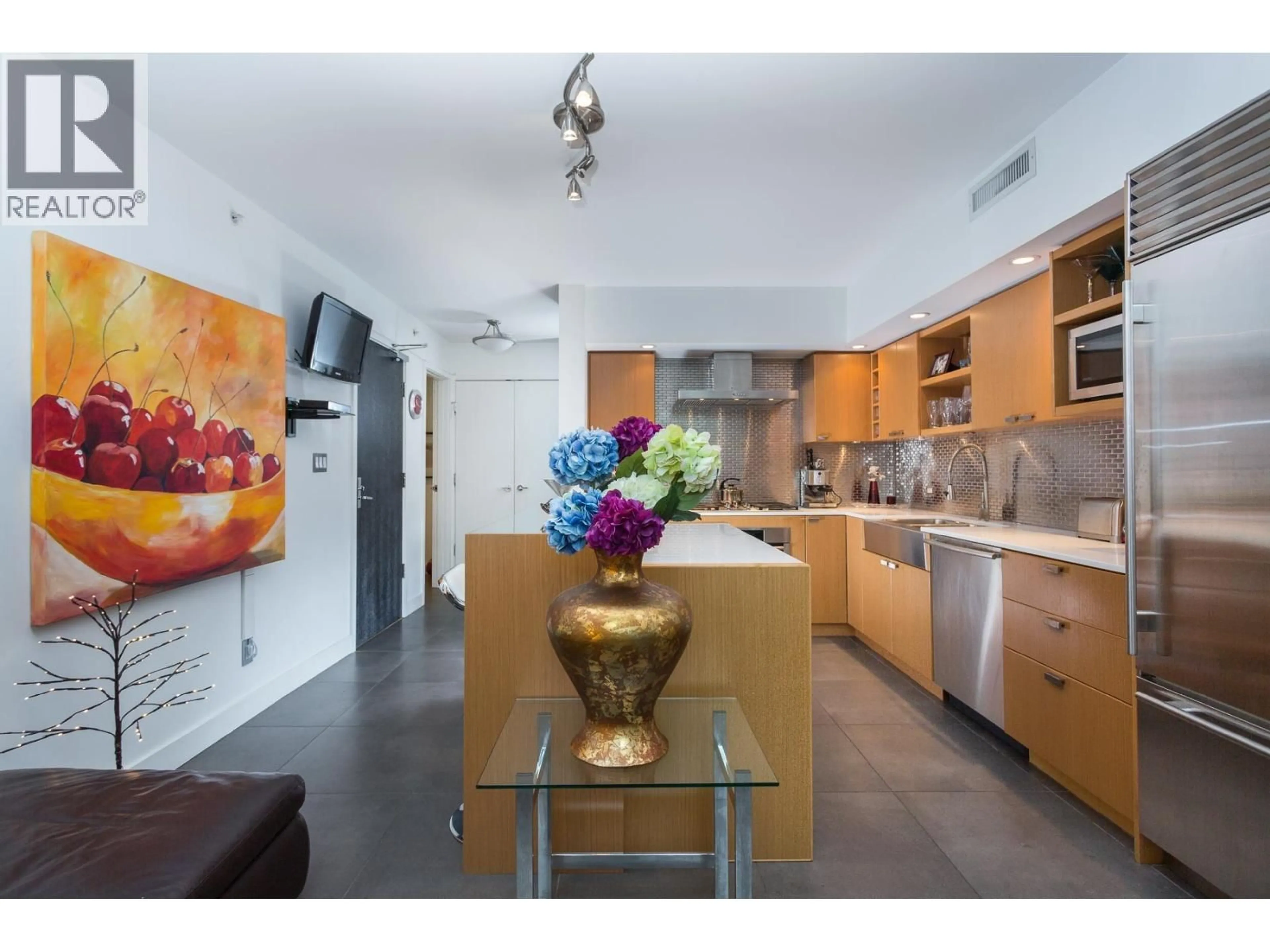 Open concept kitchen, ceramic/tile floor for 104 - 1168 RICHARDS STREET, Vancouver British Columbia V6B3E6