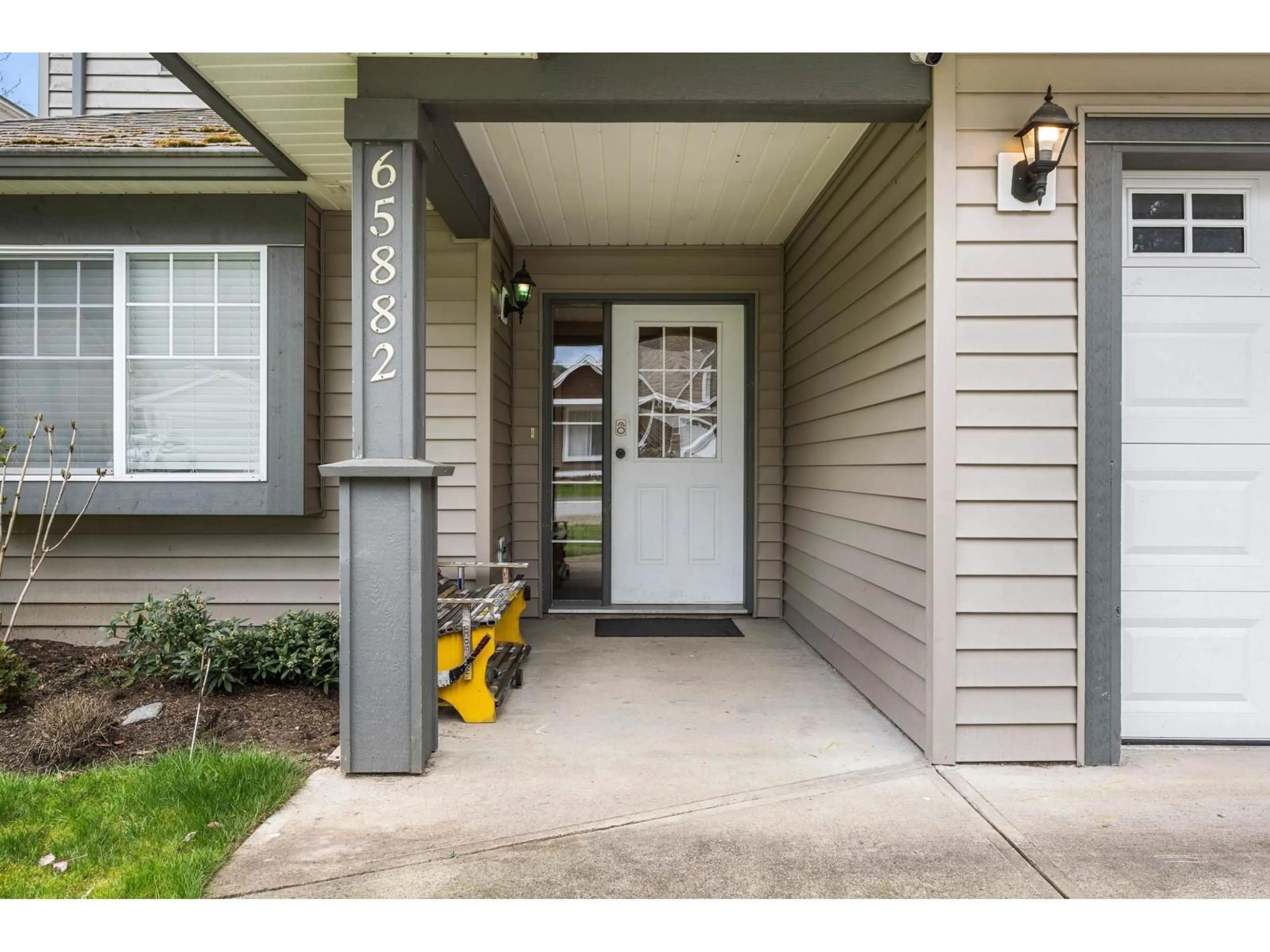 Indoor entryway for 65882 PARK AVENUE, Hope British Columbia V0X1L1