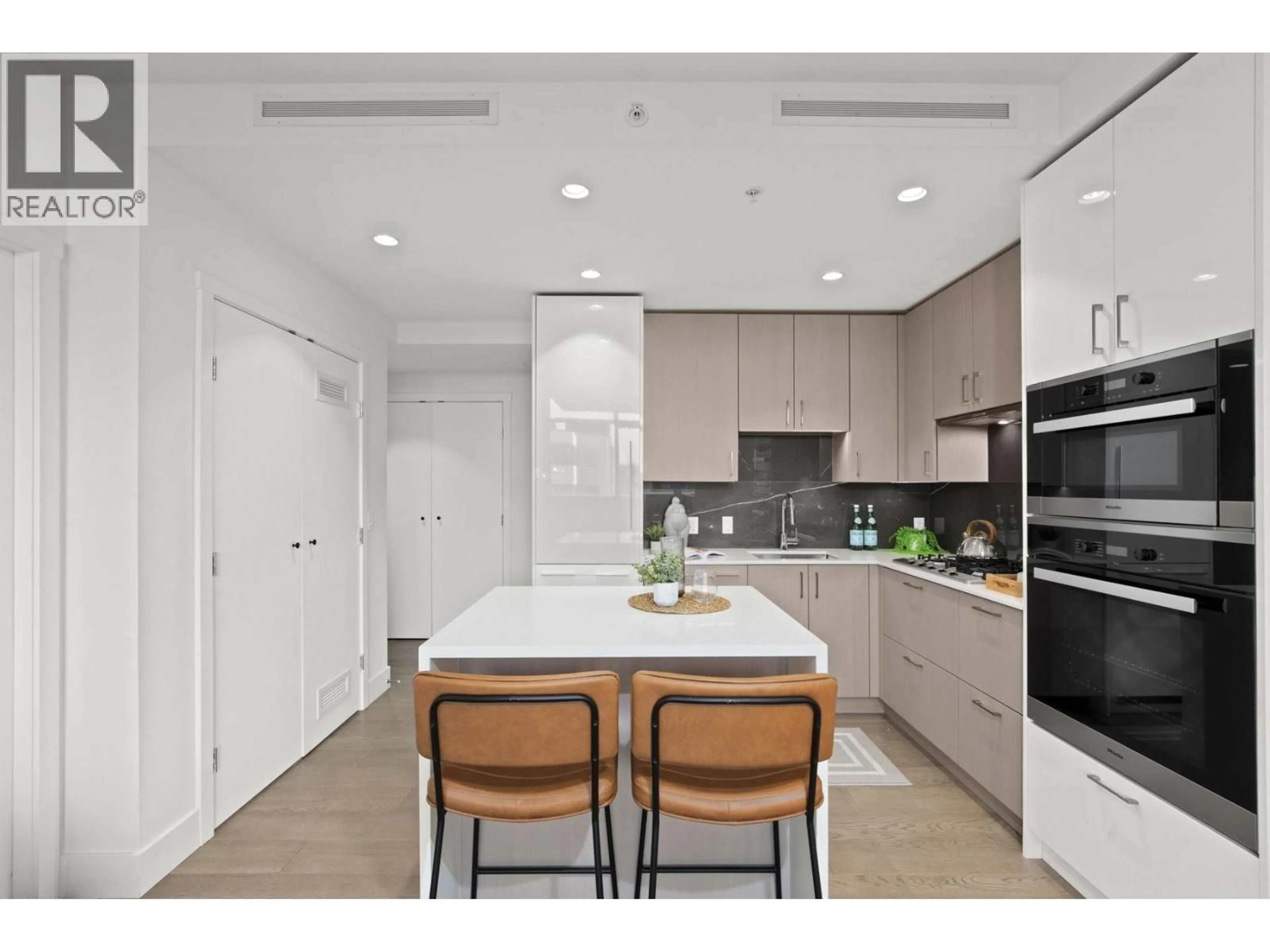 Open concept kitchen, ceramic/tile floor for 201 - 1675 LIONS GATE LANE, North Vancouver British Columbia V7P3B4