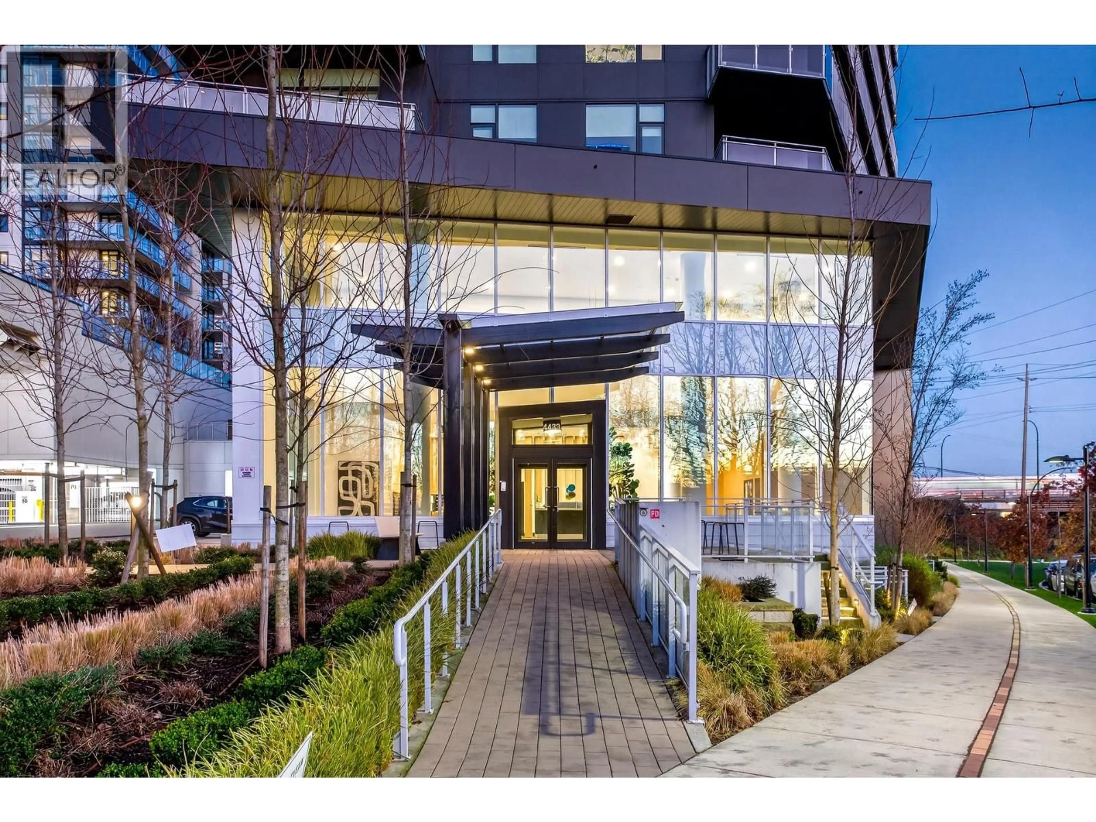 Indoor foyer for 1107 - 4433 ALASKA STREET, Burnaby British Columbia V5C5T3