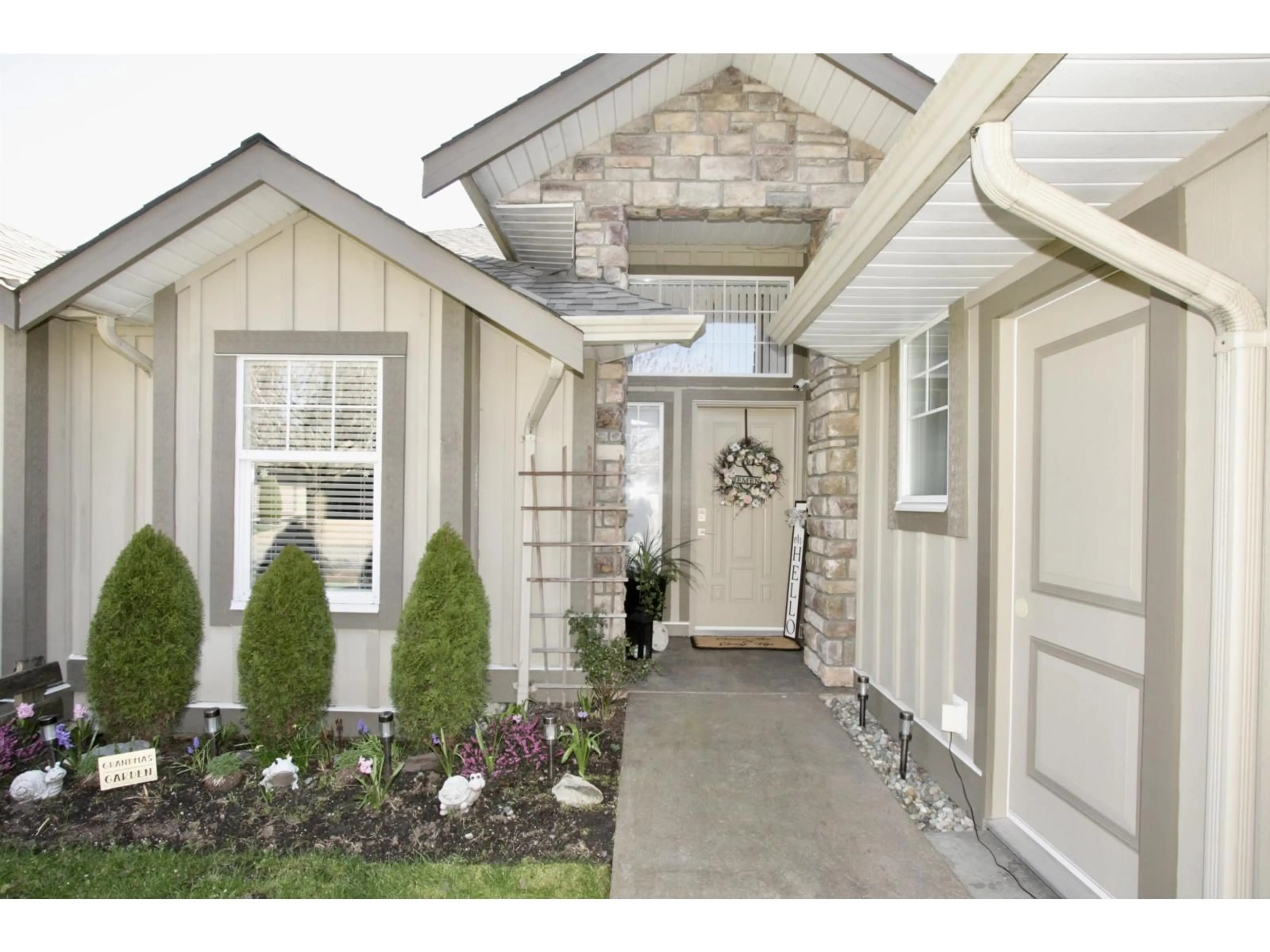 Indoor entryway for 8 - 3348 MT LEHMAN ROAD, Abbotsford British Columbia V4X2M9