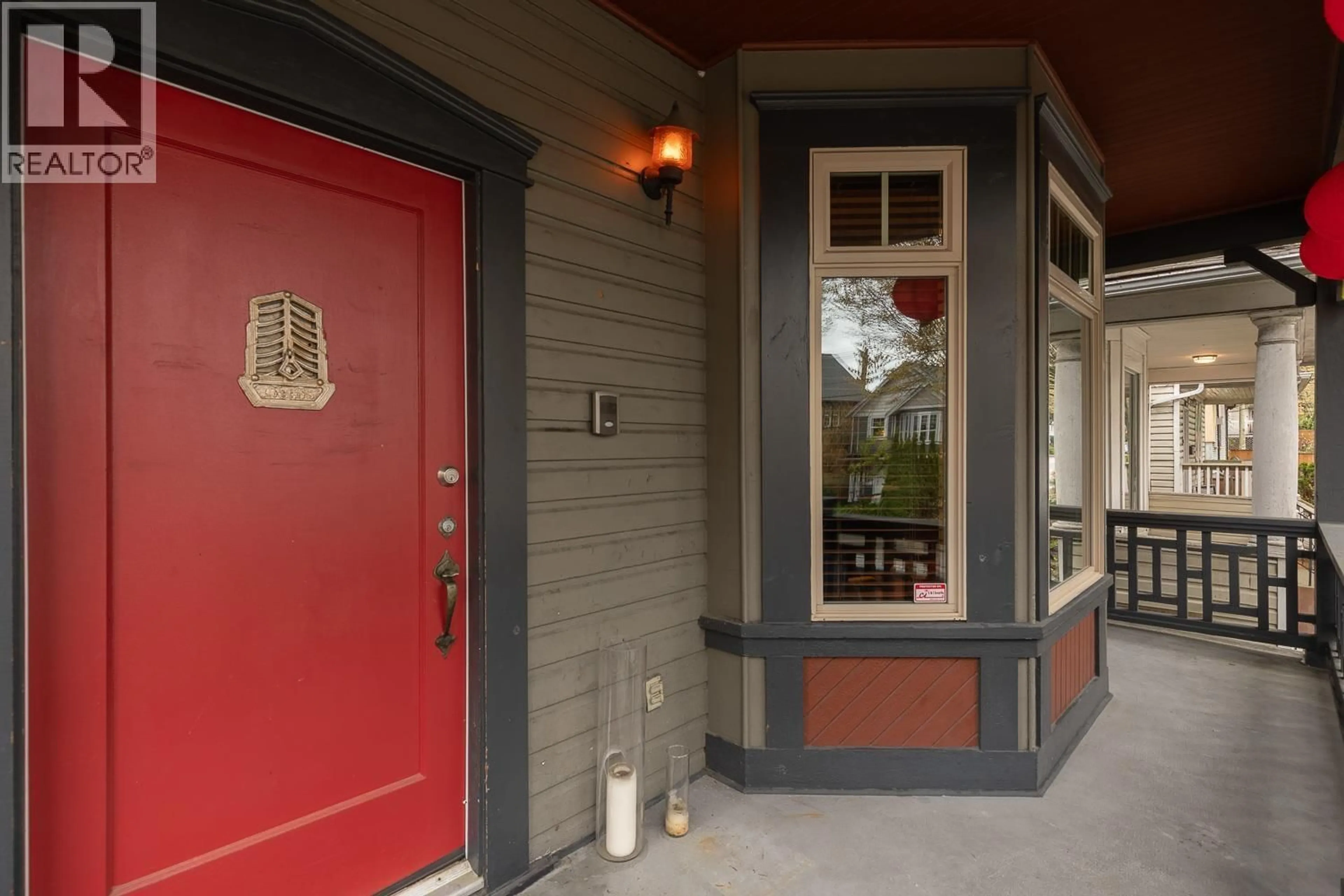 Indoor entryway for 557 PRIOR STREET, Vancouver British Columbia V6A2G4