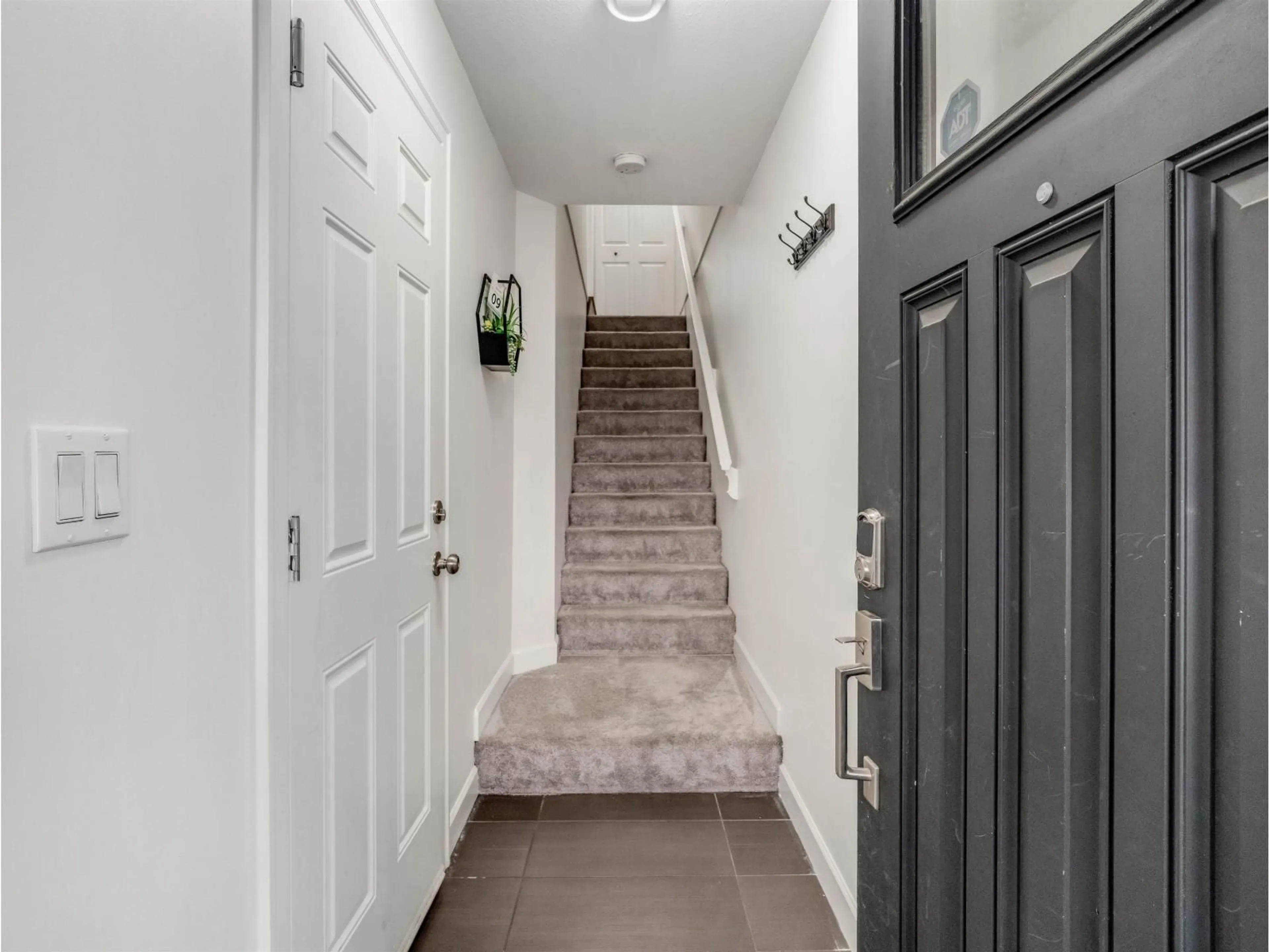 Indoor entryway for 9 - 15192 62A AVENUE, Surrey British Columbia V3S9A6