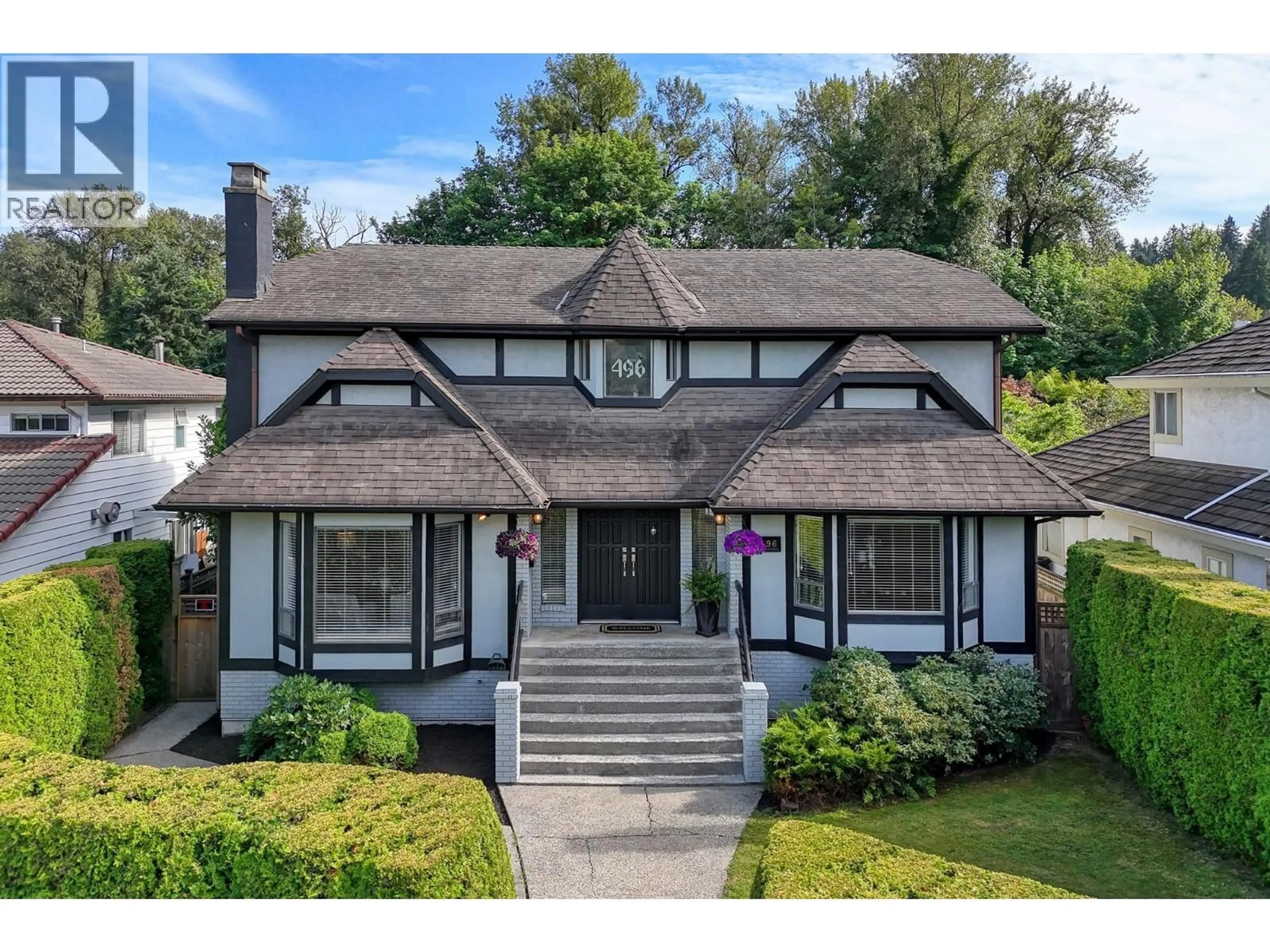 Home with vinyl exterior material, street for 496 GLENBROOK DRIVE, New Westminster British Columbia V3L5K1