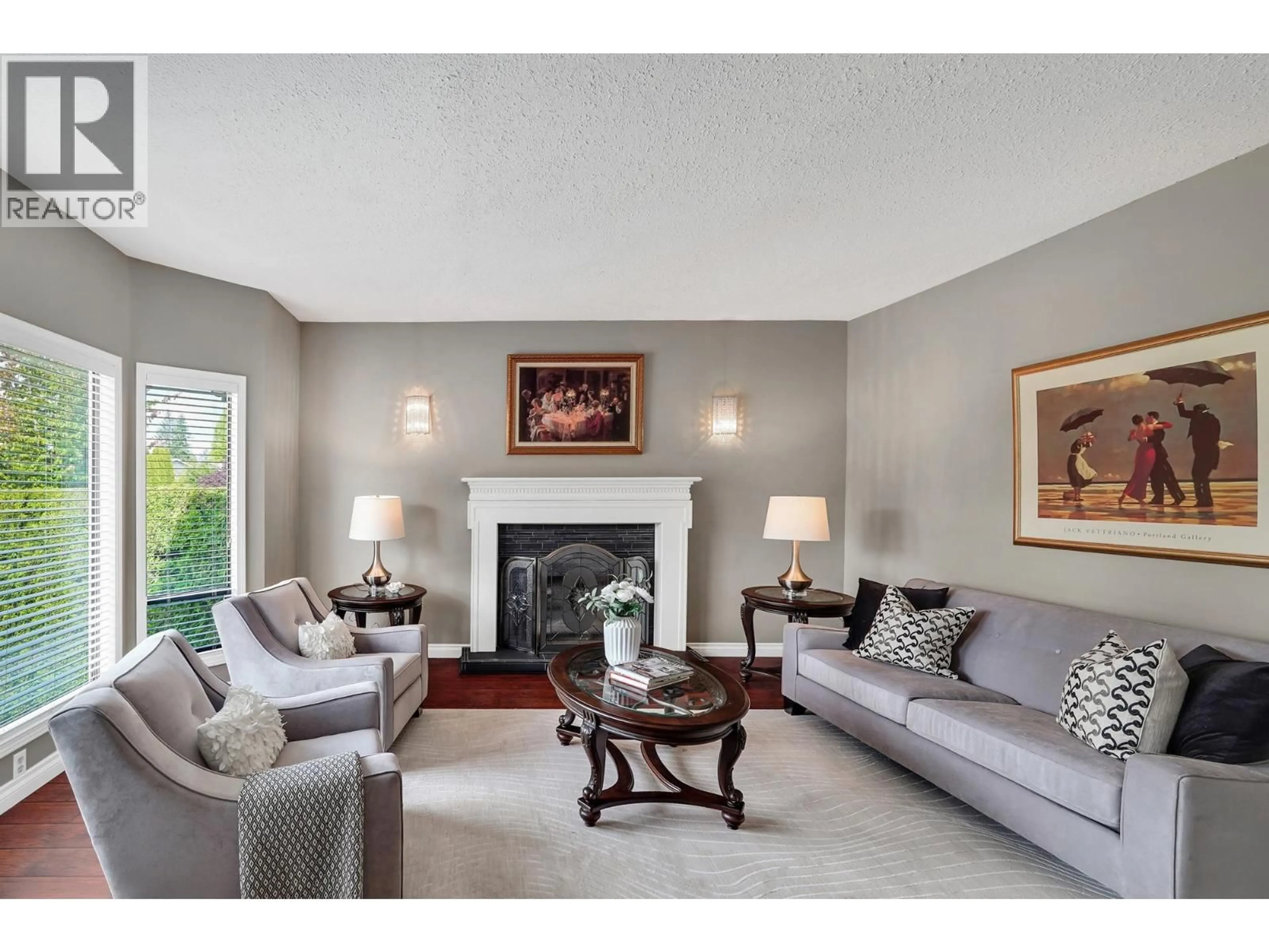 Living room with furniture, unknown for 496 GLENBROOK DRIVE, New Westminster British Columbia V3L5K1