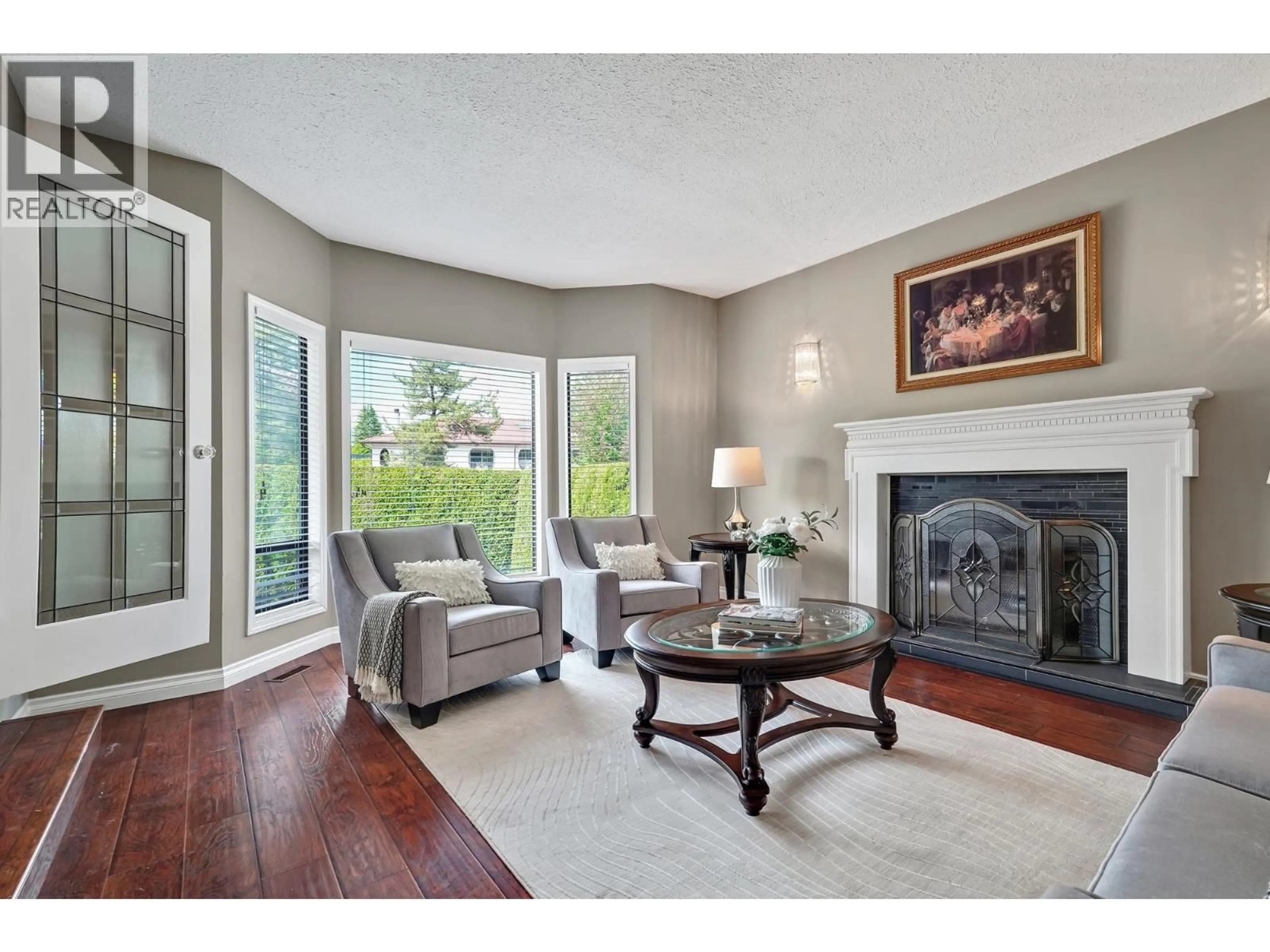 Living room with furniture, unknown for 496 GLENBROOK DRIVE, New Westminster British Columbia V3L5K1