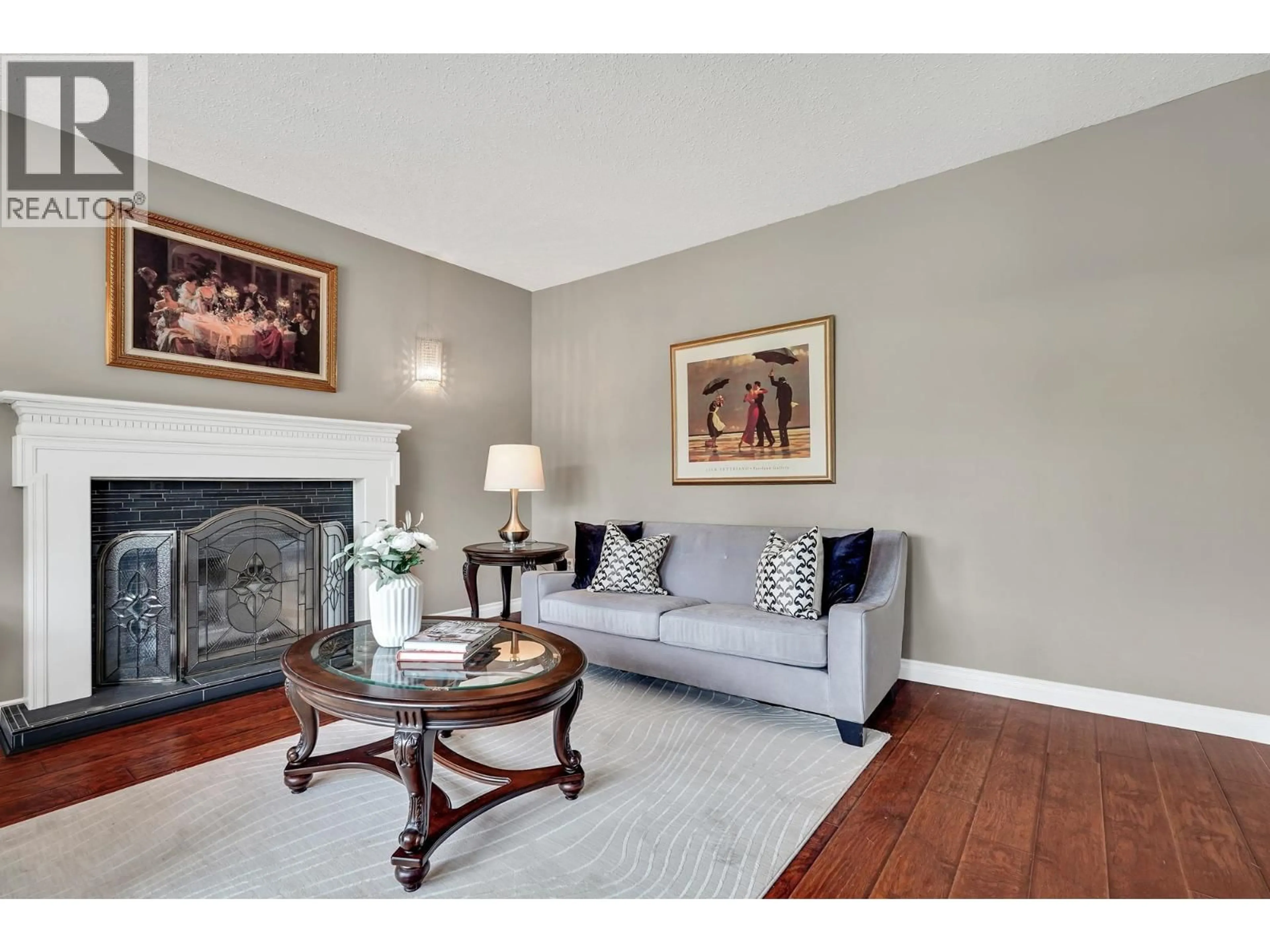 Living room with furniture, unknown for 496 GLENBROOK DRIVE, New Westminster British Columbia V3L5K1