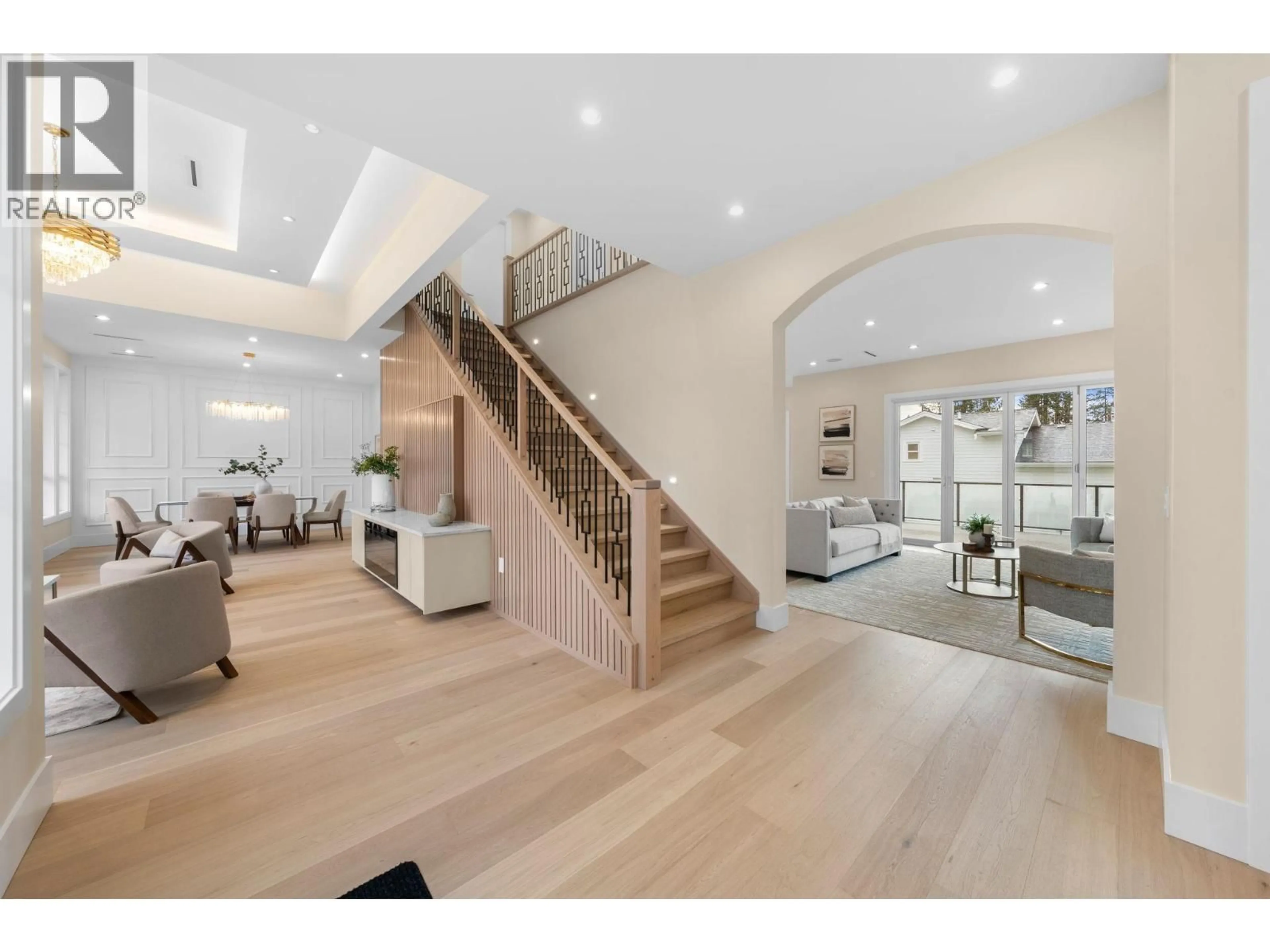 Indoor foyer for 361 22ND STREET, North Vancouver British Columbia V7L3C8