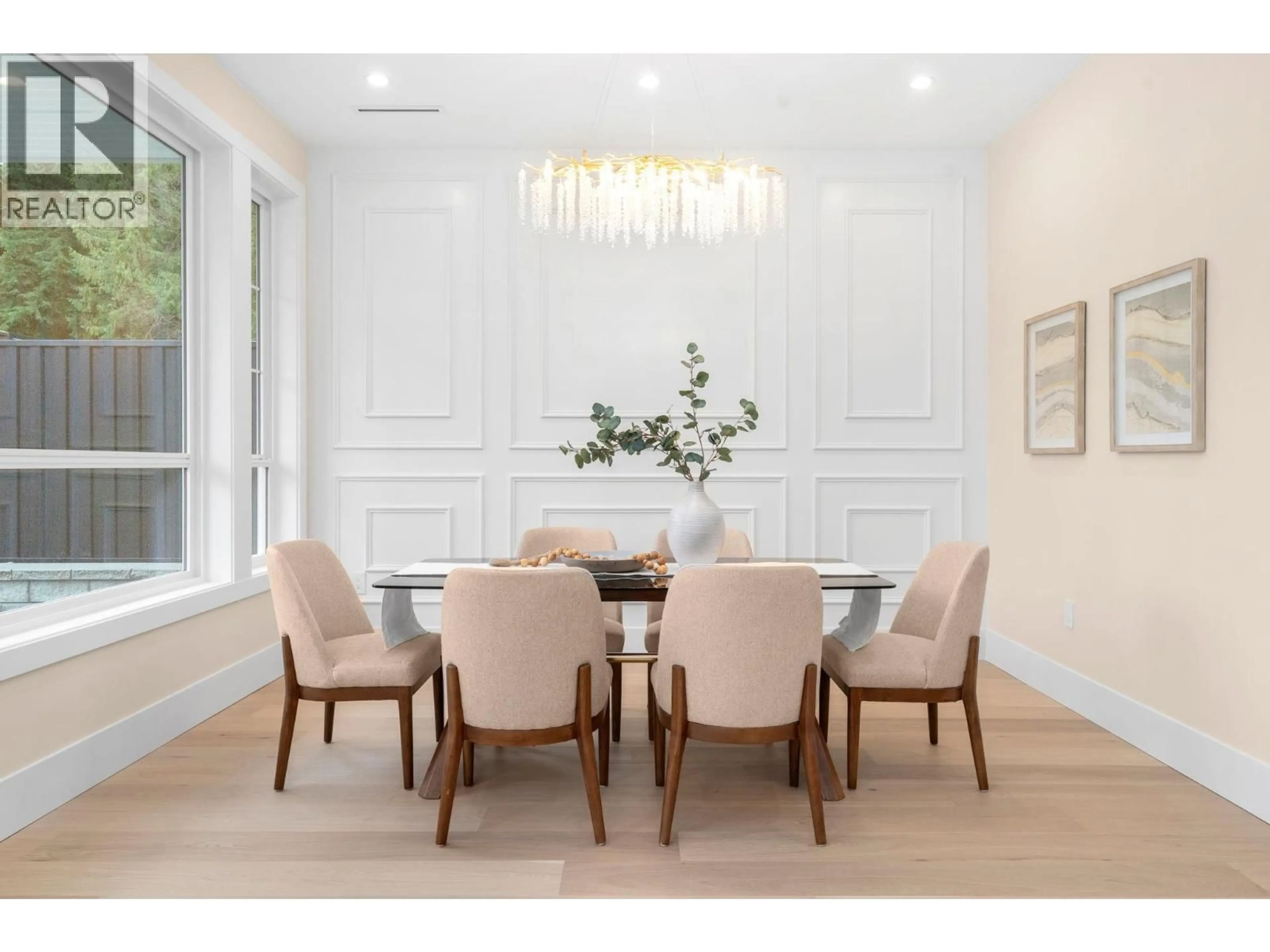 Dining room, wood/laminate floor for 361 22ND STREET, North Vancouver British Columbia V7L3C8