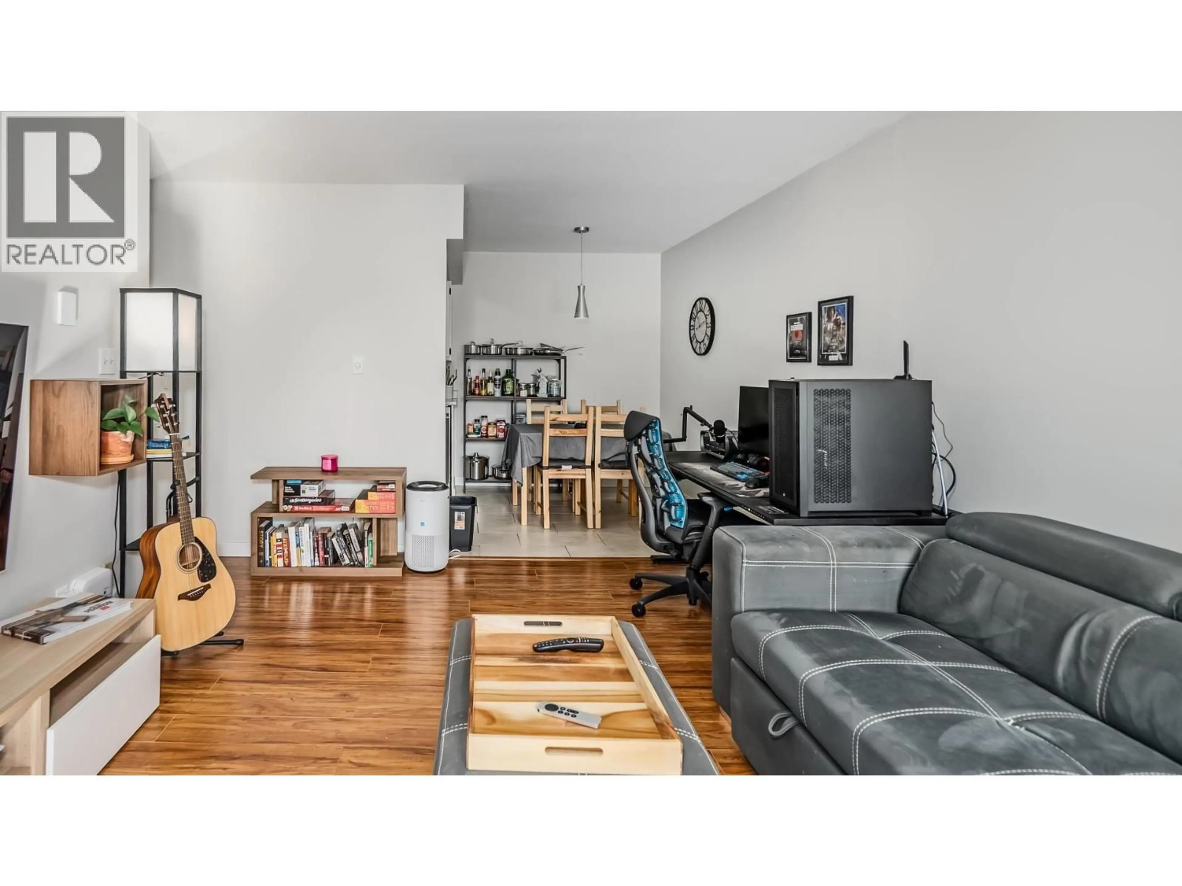 Living room with furniture, wood/laminate floor for 305 - 975 13TH AVENUE, Vancouver British Columbia V5Z1P4