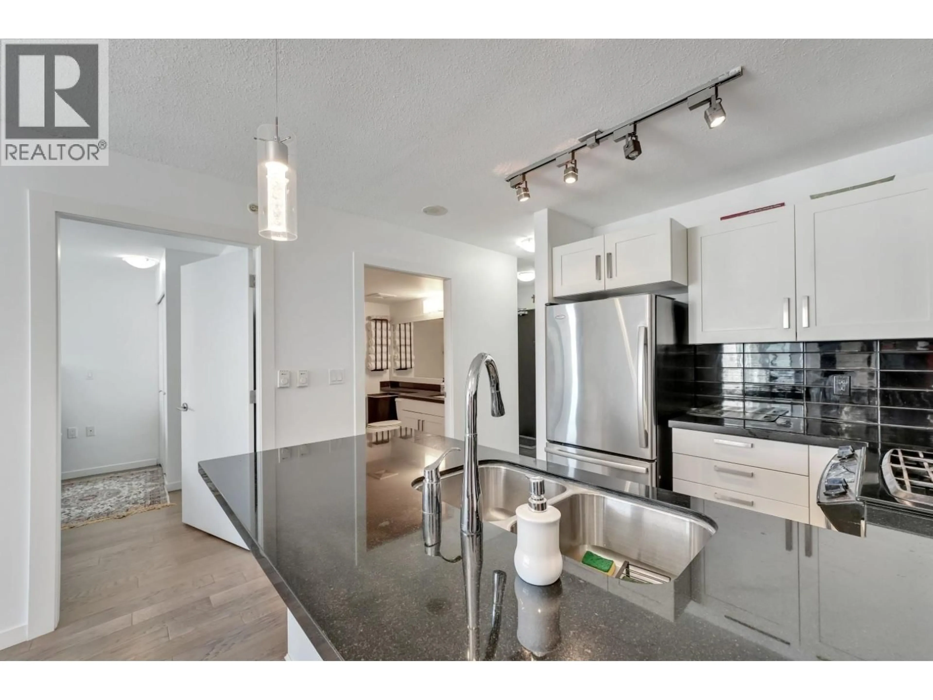 Open concept kitchen, unknown for 1106 - 2133 DOUGLAS ROAD, Burnaby British Columbia V5C0E9