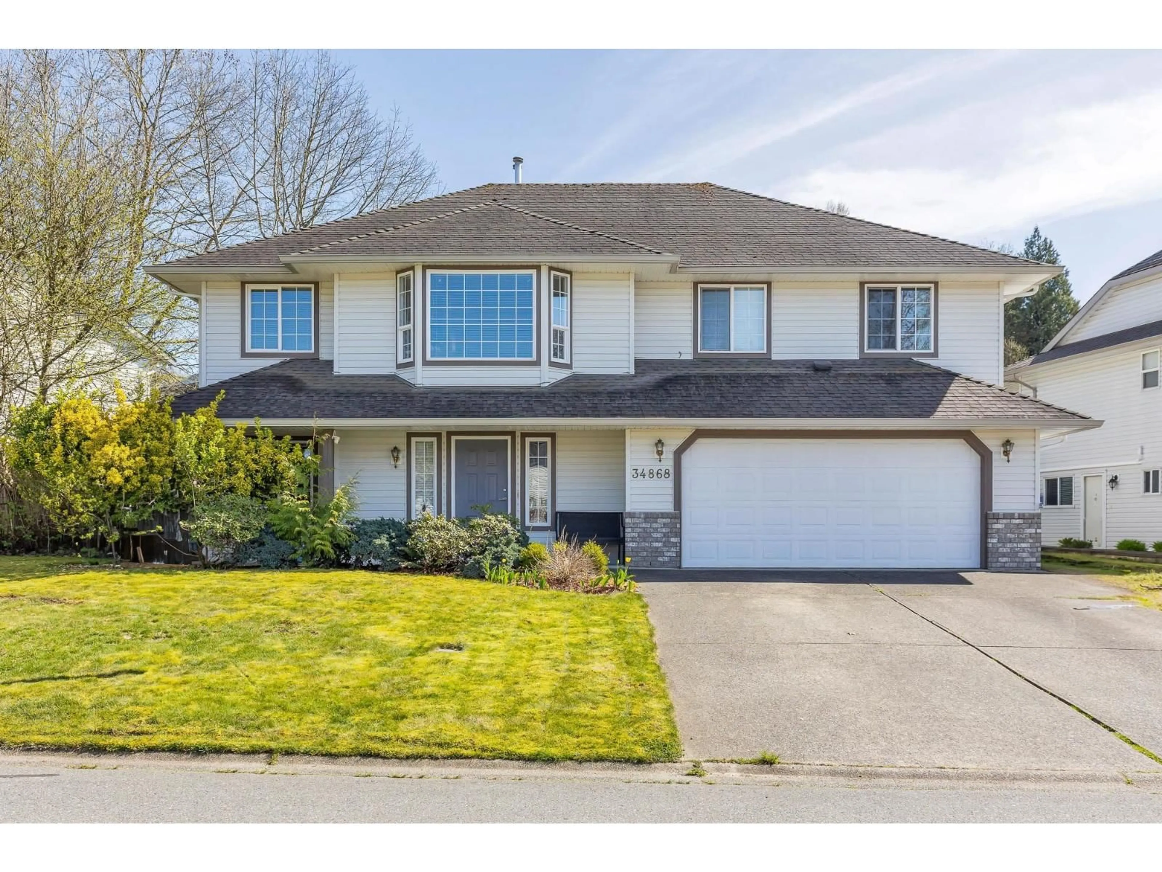 Home with vinyl exterior material, street for 34868 MILLAR CRESCENT, Abbotsford British Columbia V2S7K5