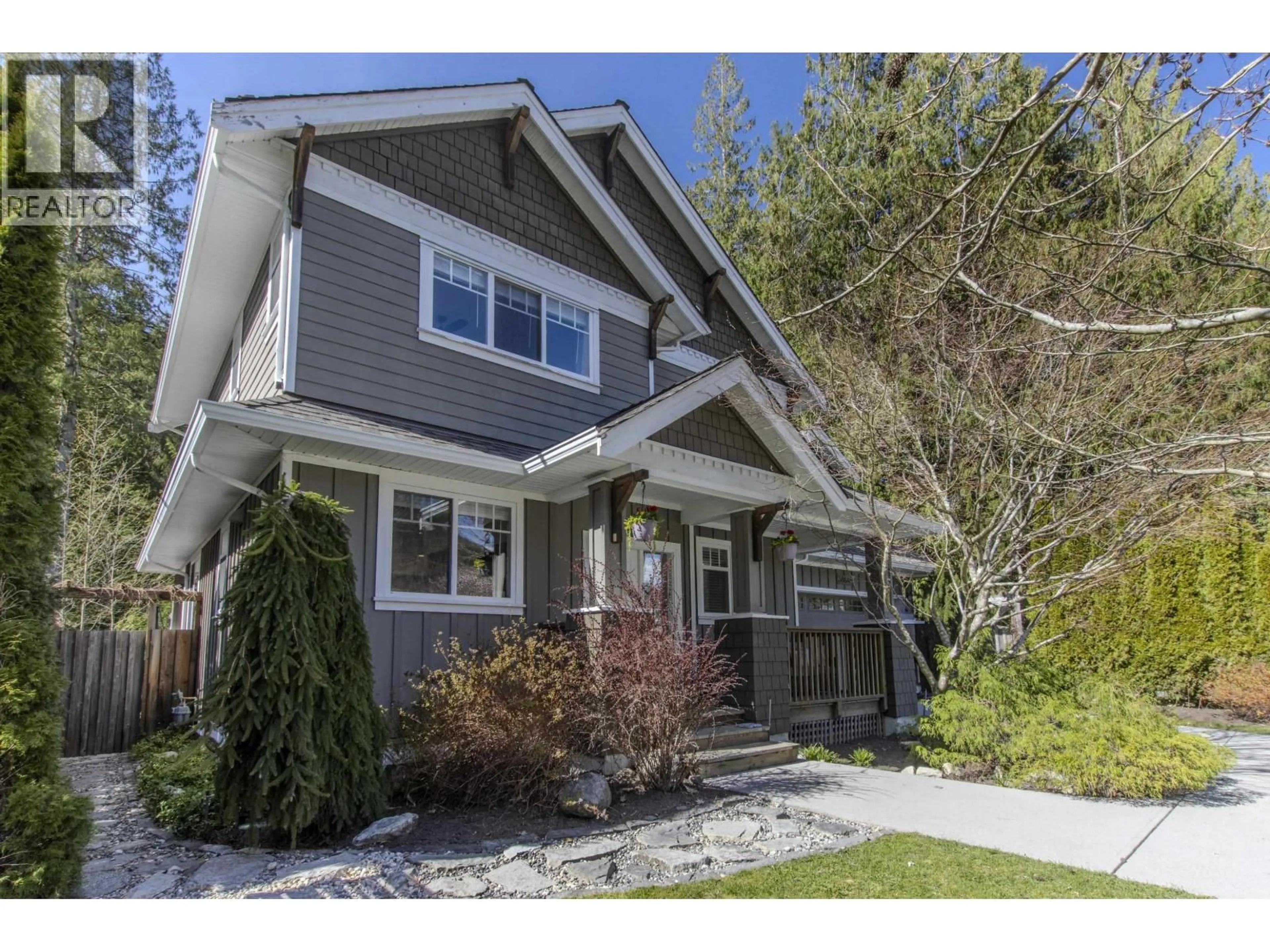 Home with vinyl exterior material, street for 38645 WESTWAY AVENUE, Squamish British Columbia V8B0W1