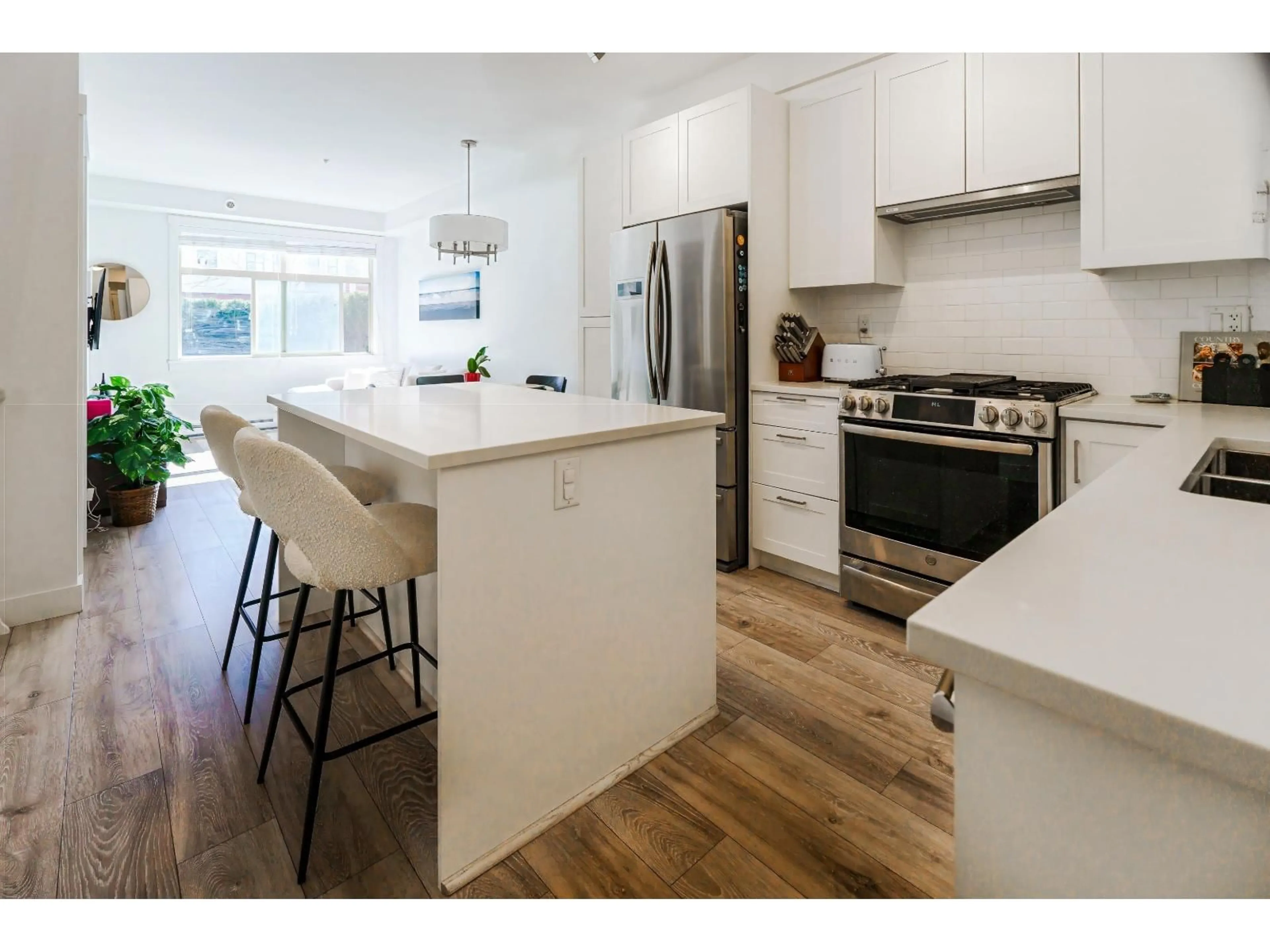 Open concept kitchen, wood/laminate floor for 105 - 20673 78 AVENUE, Langley British Columbia V2Y3K1