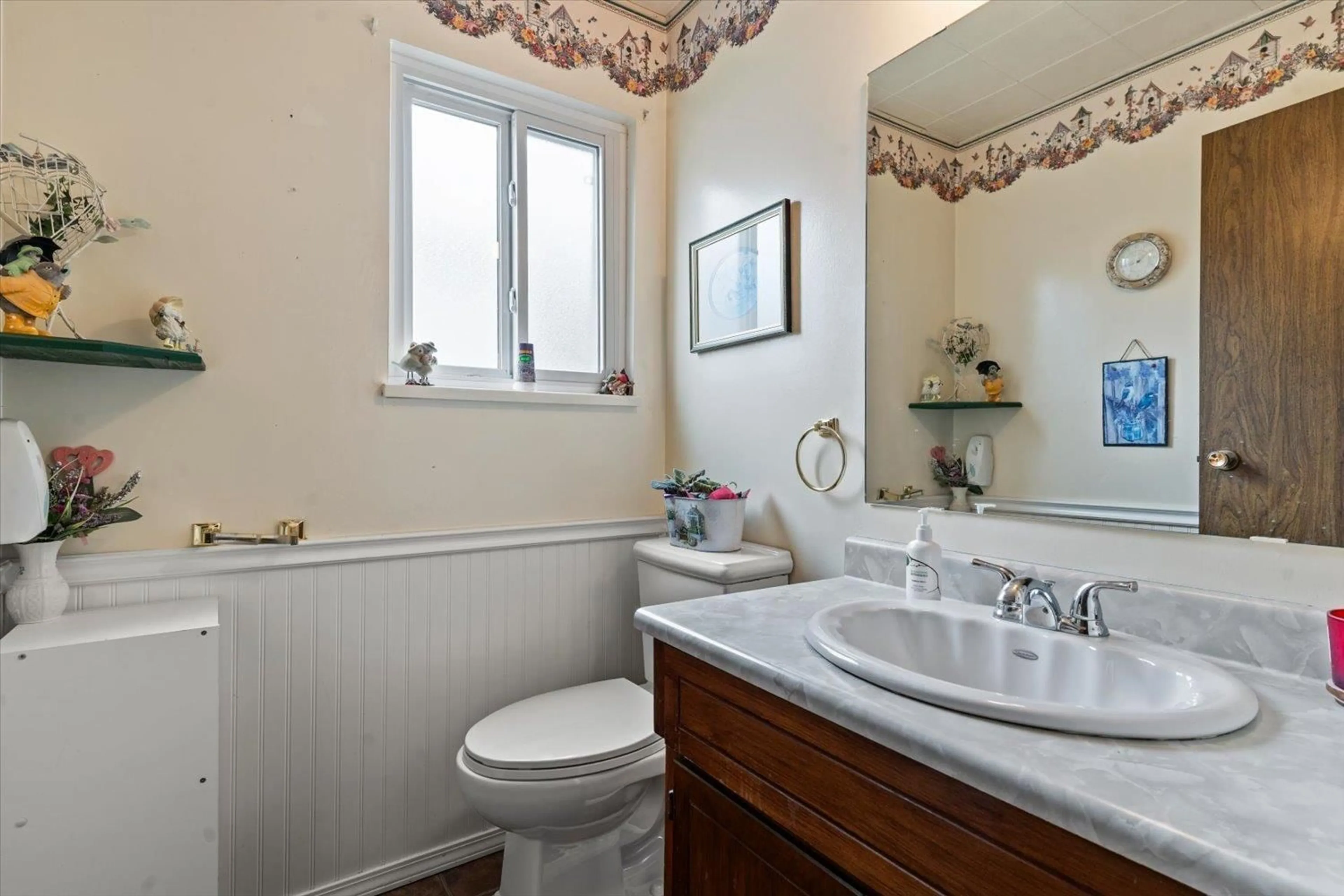 Standard bathroom, ceramic/tile floor for 45475 MEADOWBROOK DRIVE, Chilliwack British Columbia V2P7K3