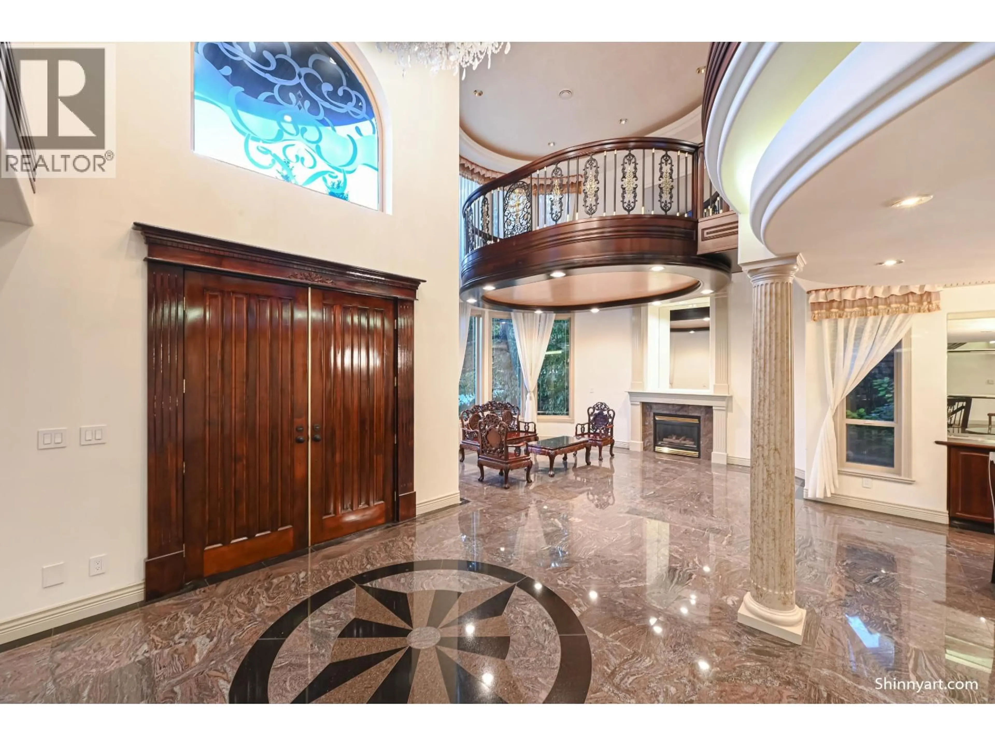 Indoor foyer for 3063 PLATEAU BOULEVARD, Coquitlam British Columbia V3E2Y7