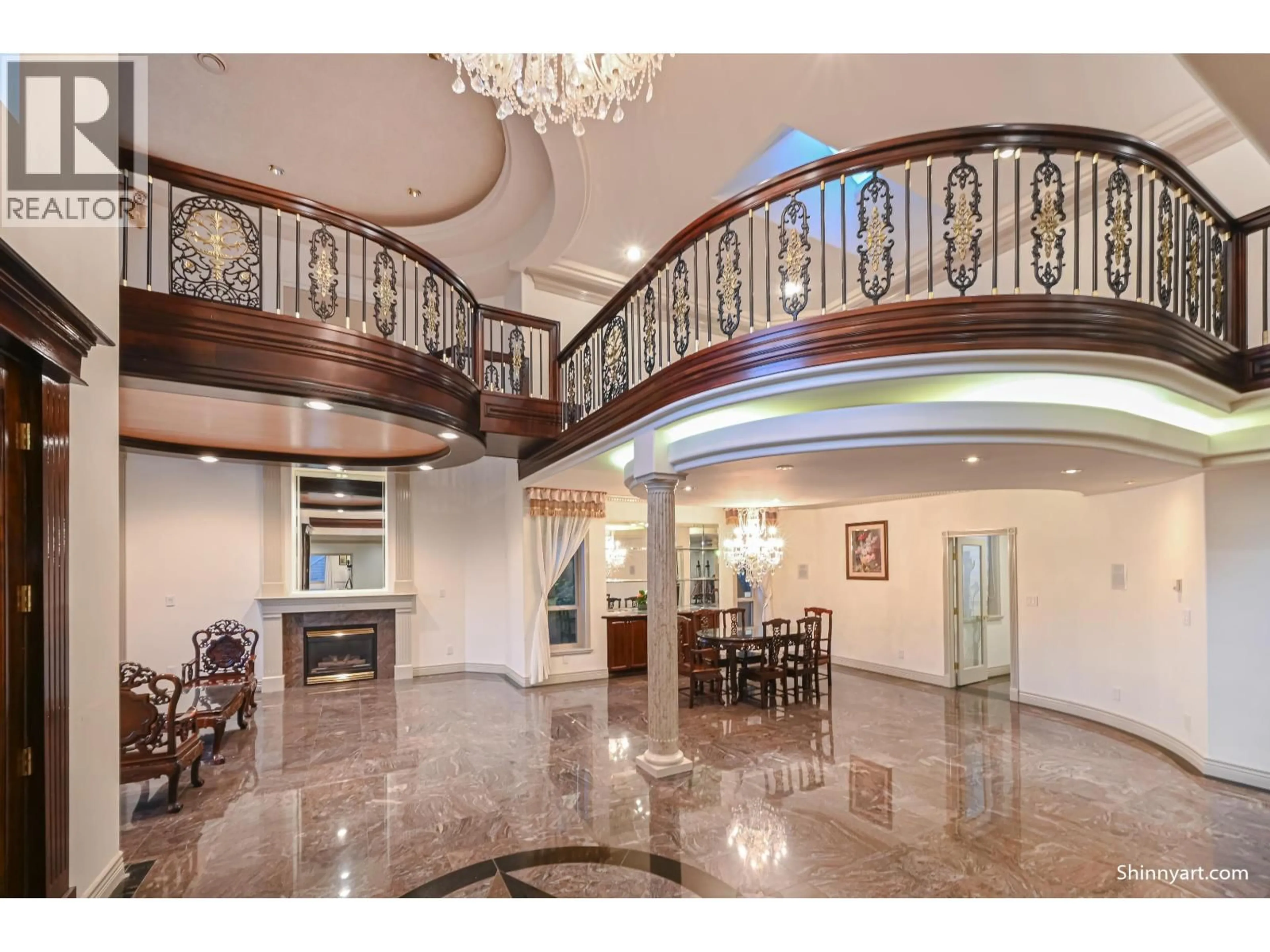 Indoor foyer for 3063 PLATEAU BOULEVARD, Coquitlam British Columbia V3E2Y7