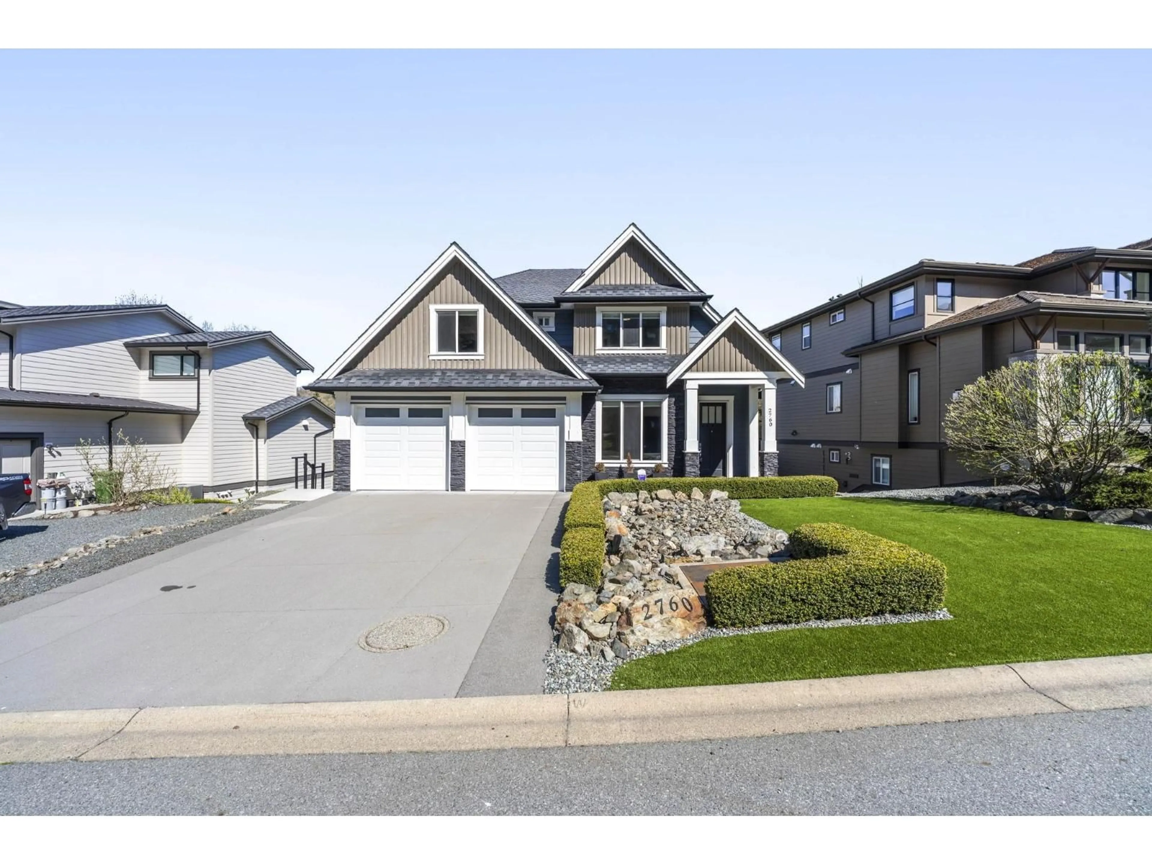 Home with vinyl exterior material, street for 2760 AQUILA DRIVE, Abbotsford British Columbia V3G0C7