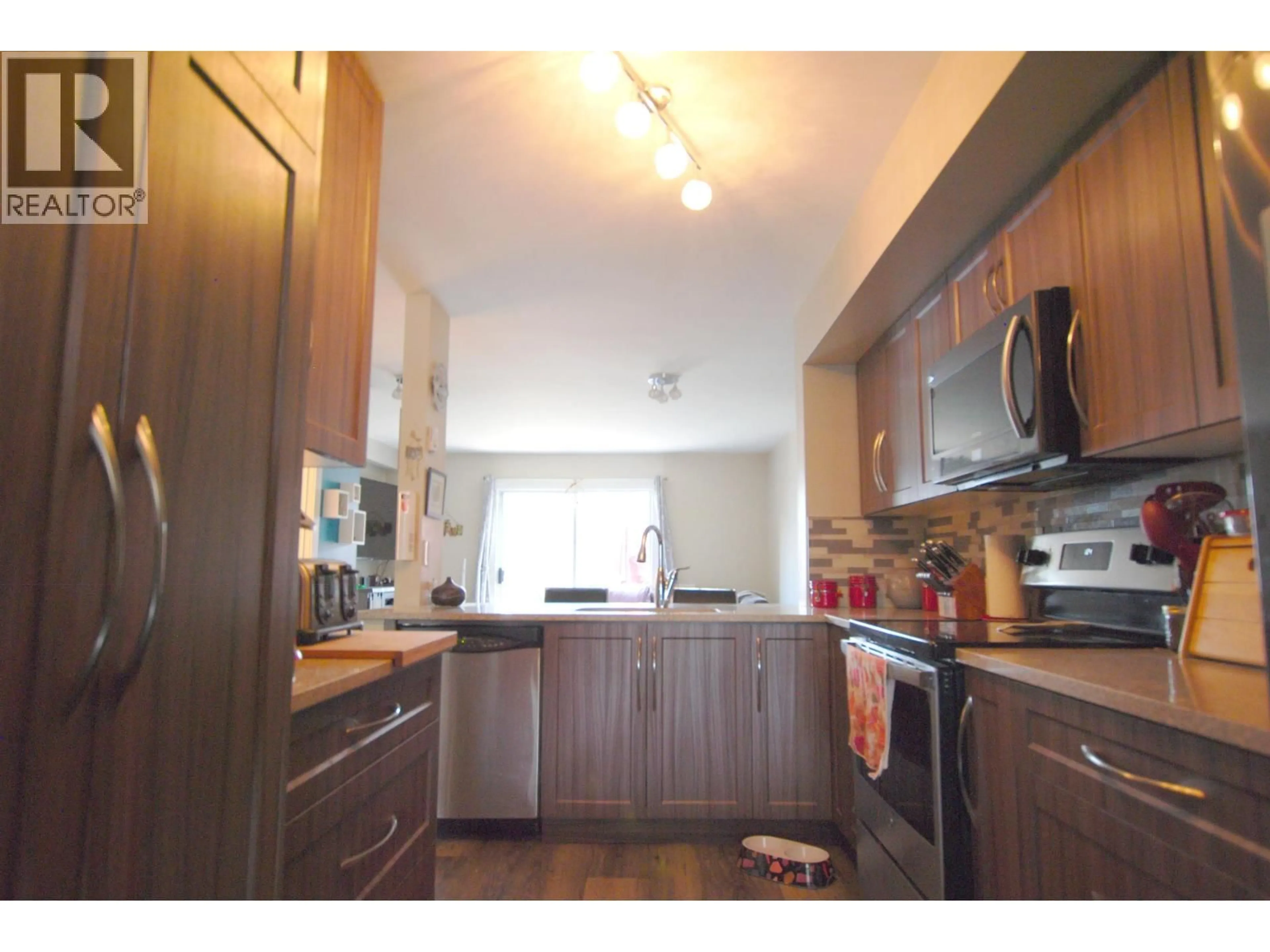Standard kitchen, wood/laminate floor for 35 - 22411 124 AVENUE, Maple Ridge British Columbia V2X0H5