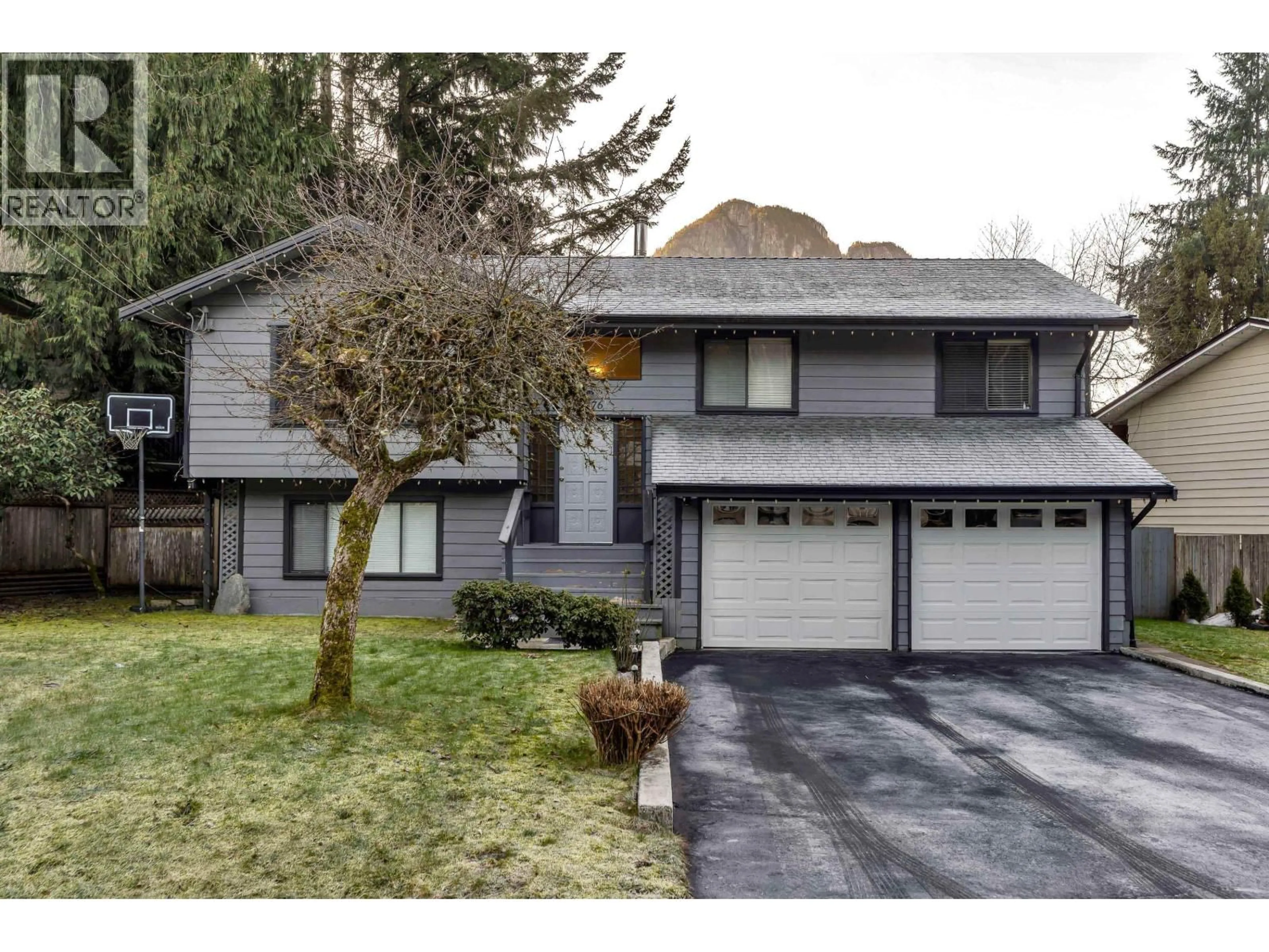 Home with vinyl exterior material, street for 38276 MYRTLEWOOD CRESCENT, Squamish British Columbia V8B0W4