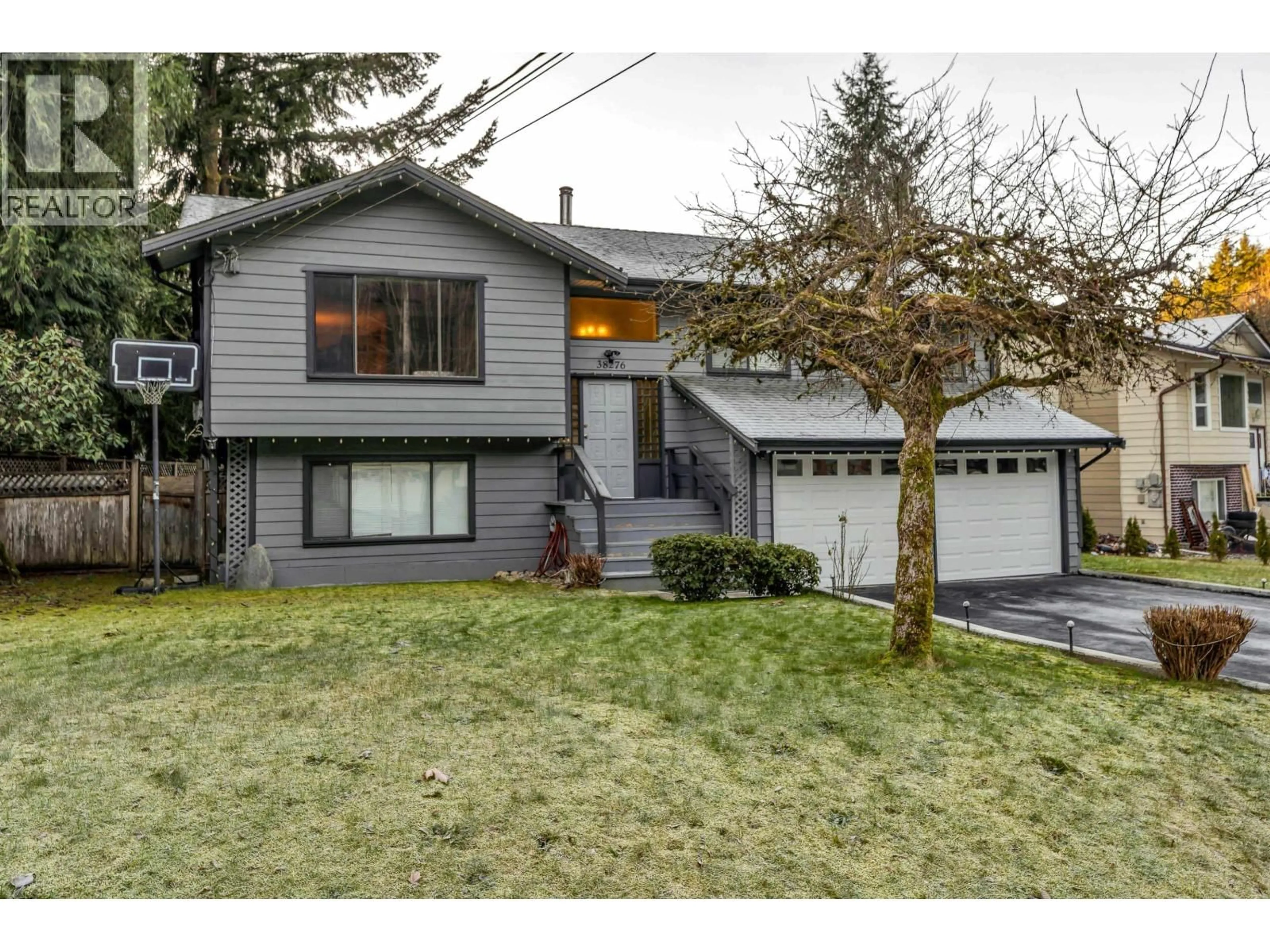 Home with vinyl exterior material, street for 38276 MYRTLEWOOD CRESCENT, Squamish British Columbia V8B0W4