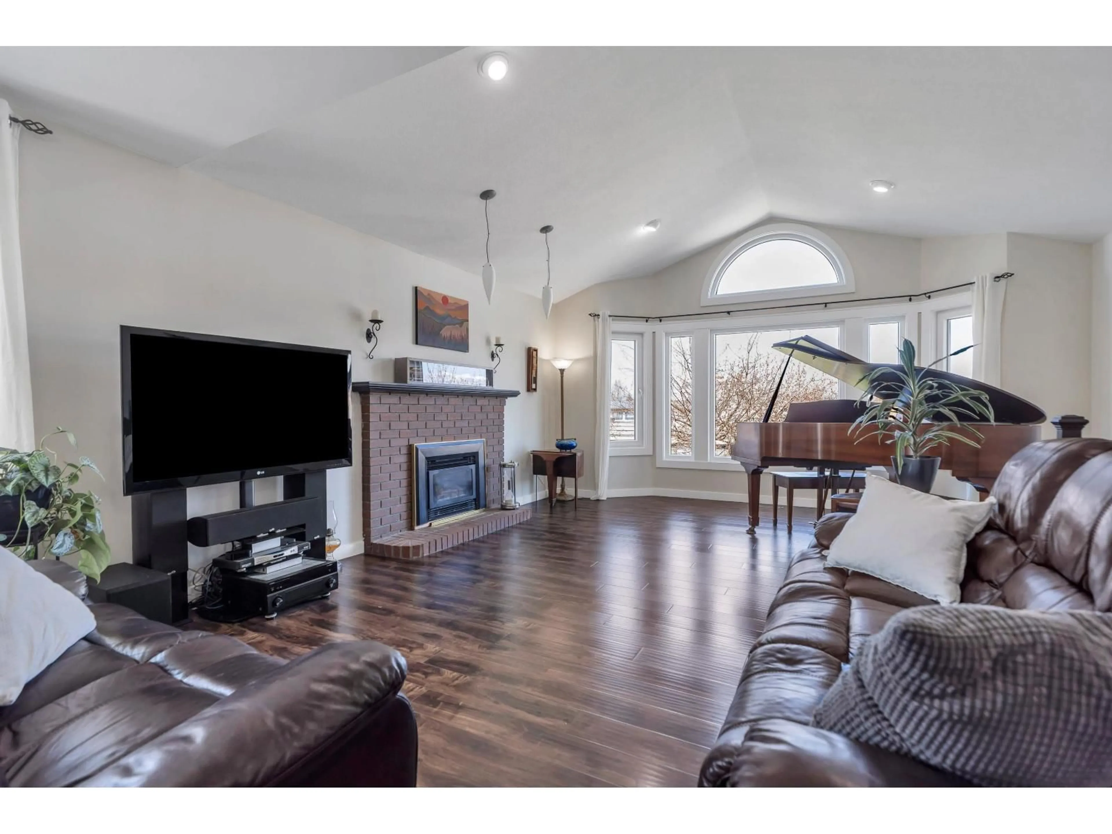 Living room with furniture, wood/laminate floor for 21720 50 AVENUE, Langley British Columbia V3A3T3