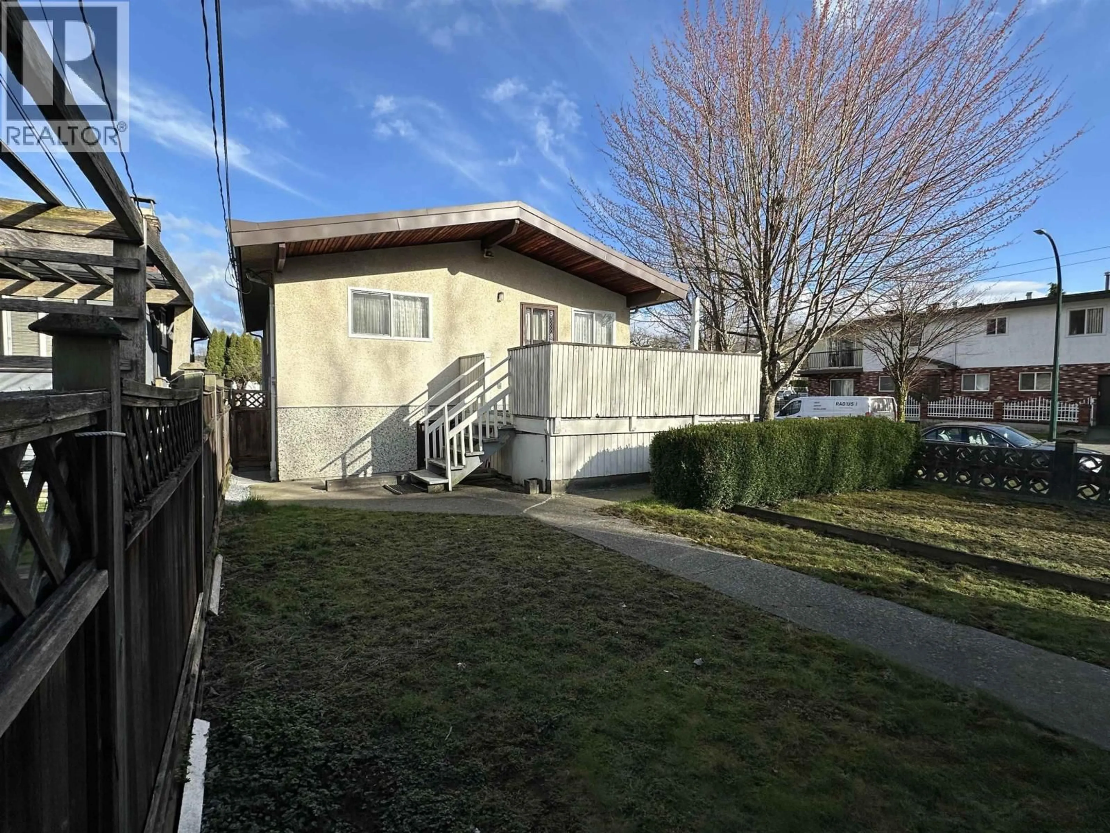 Unknown for 3191 RENFREW STREET, Vancouver British Columbia V5M3K9