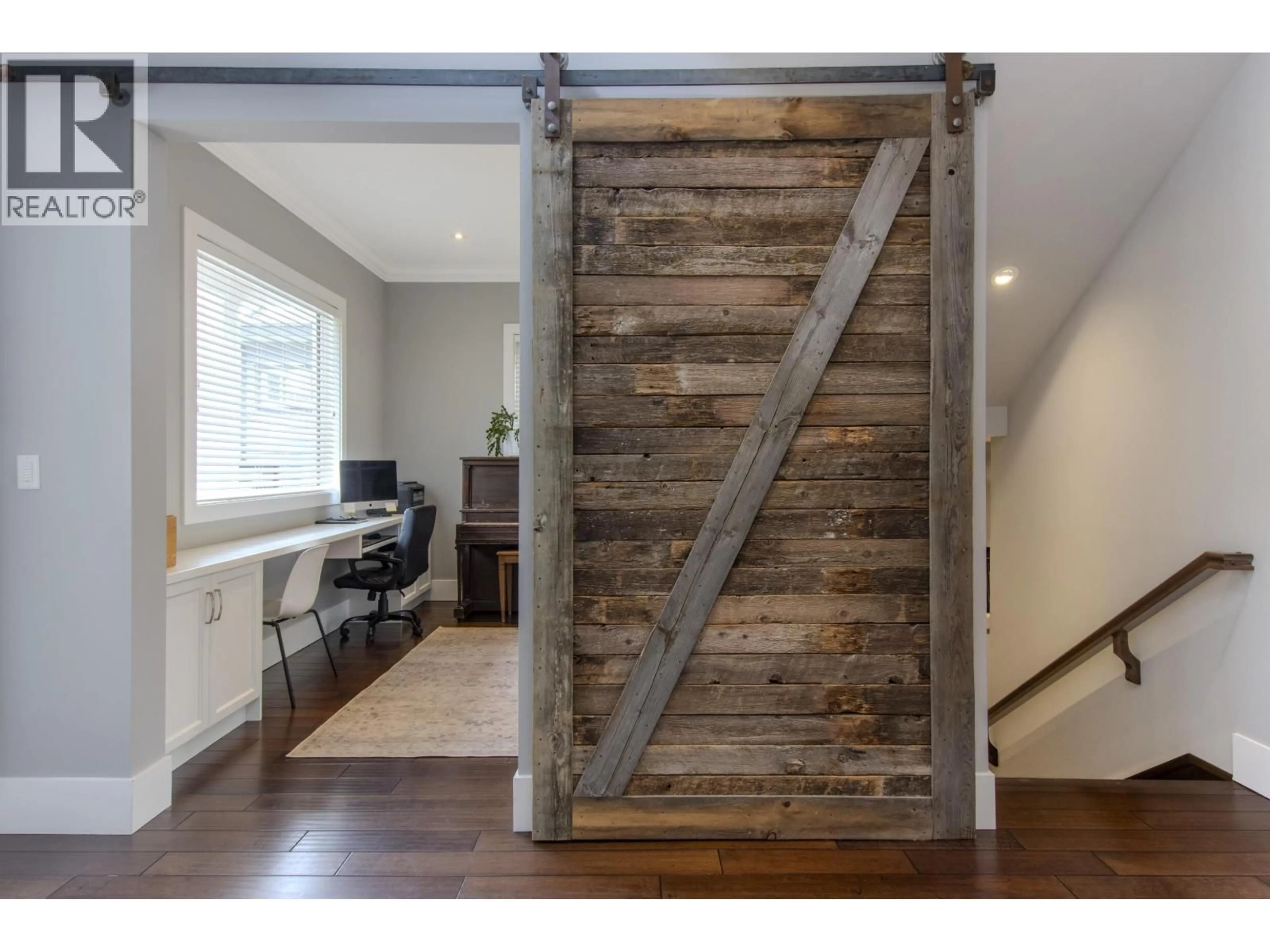 Indoor entryway for 1018 JAY CRESCENT, Squamish British Columbia V8B0P2