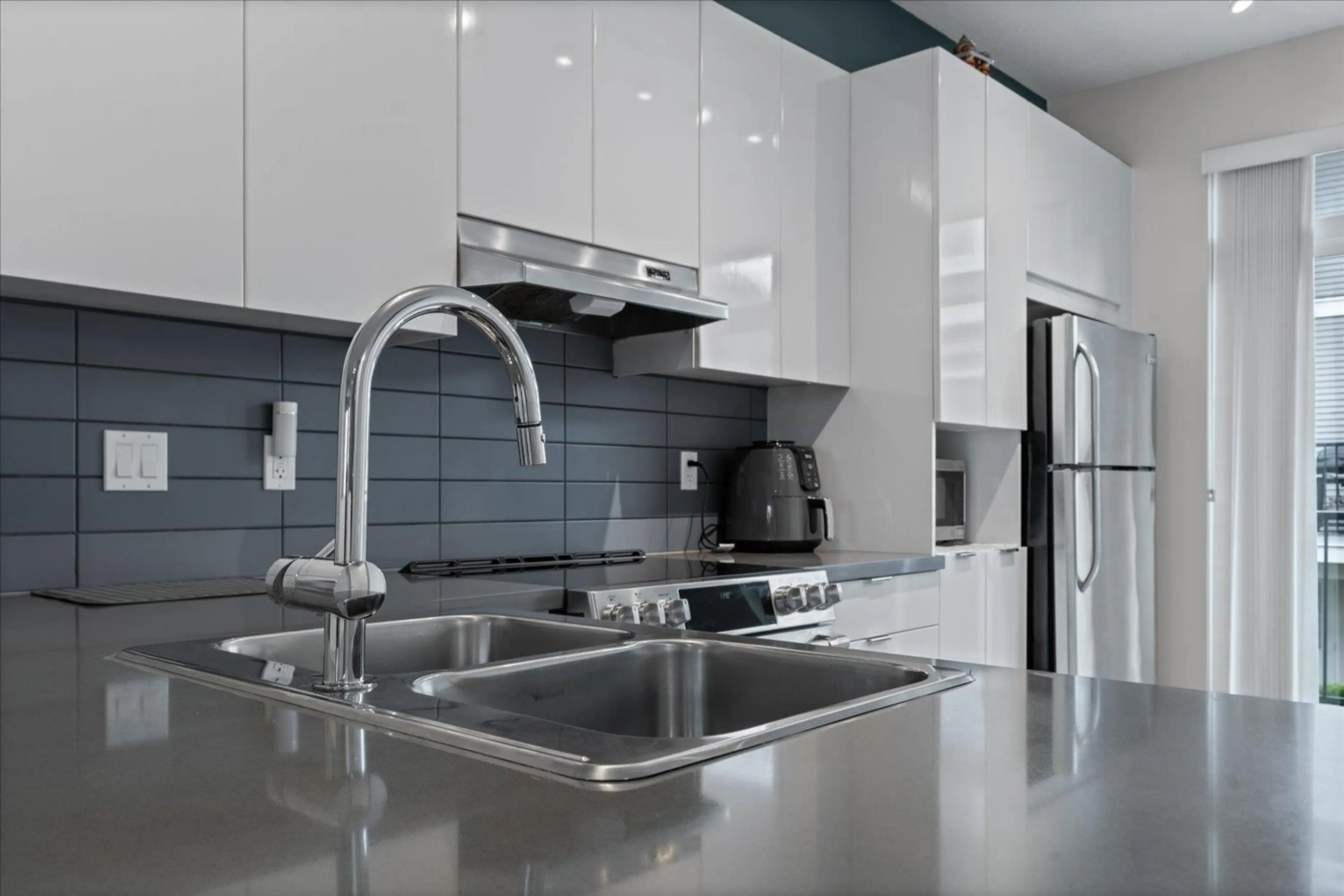 Contemporary kitchen, ceramic/tile floor for 84 - 30989 WESTRIDGE PLACE, Abbotsford British Columbia V2T0E7