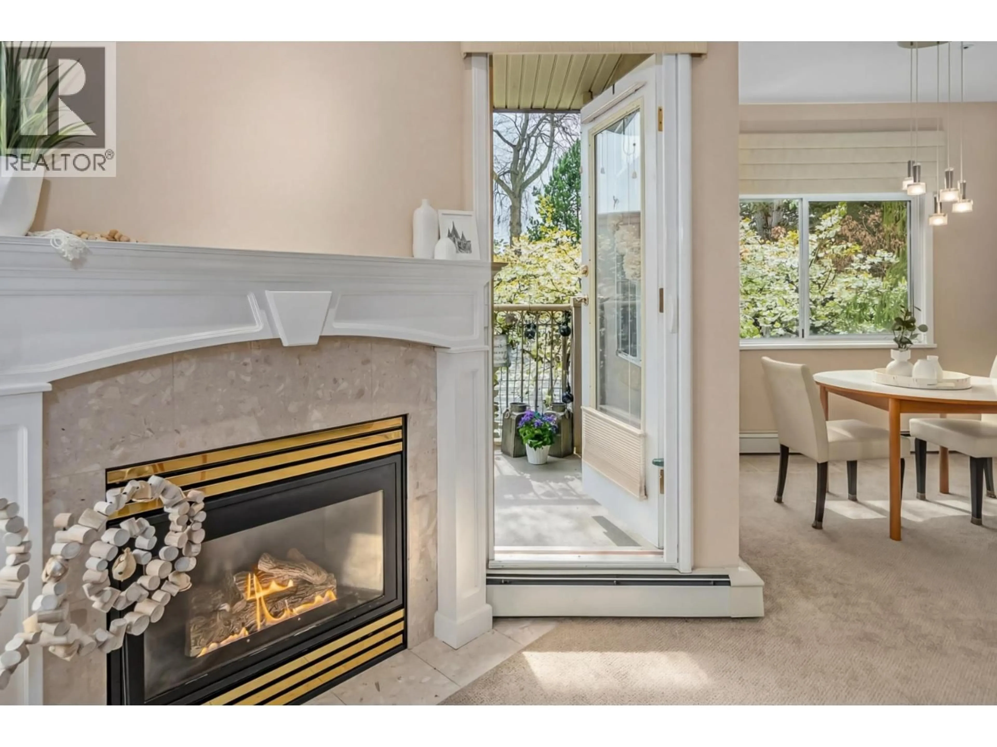 Indoor entryway for 205 - 1300 HUNTER ROAD, Delta British Columbia V4L1Y8