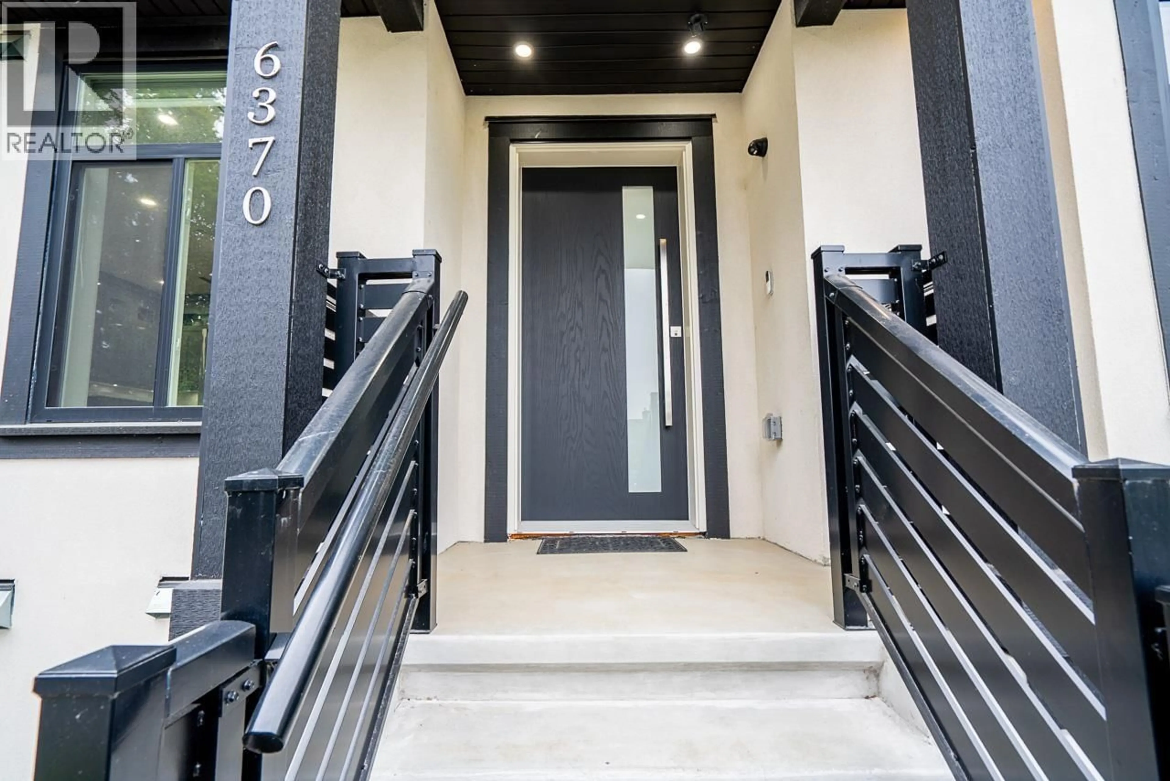 Indoor foyer for 6370 ROSS STREET, Vancouver British Columbia V5W3L9