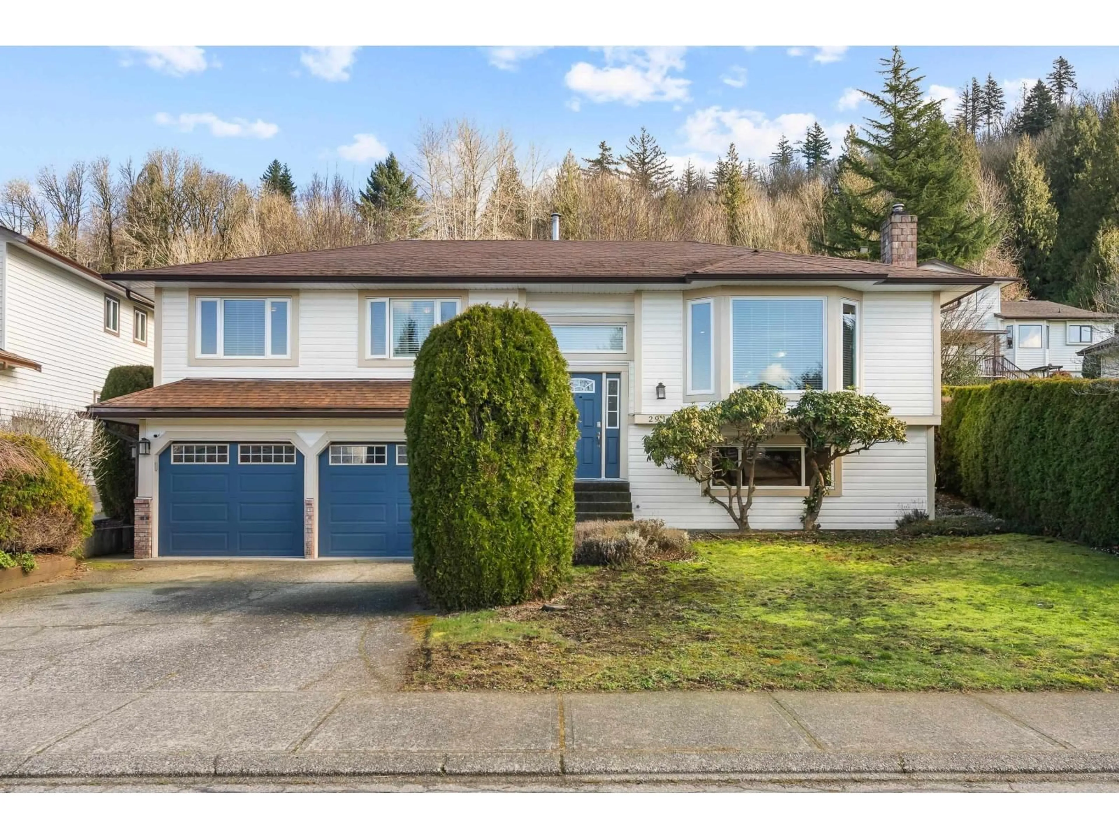 Home with vinyl exterior material, street for 2914 GLENSHIEL DRIVE, Abbotsford British Columbia V3G1G8