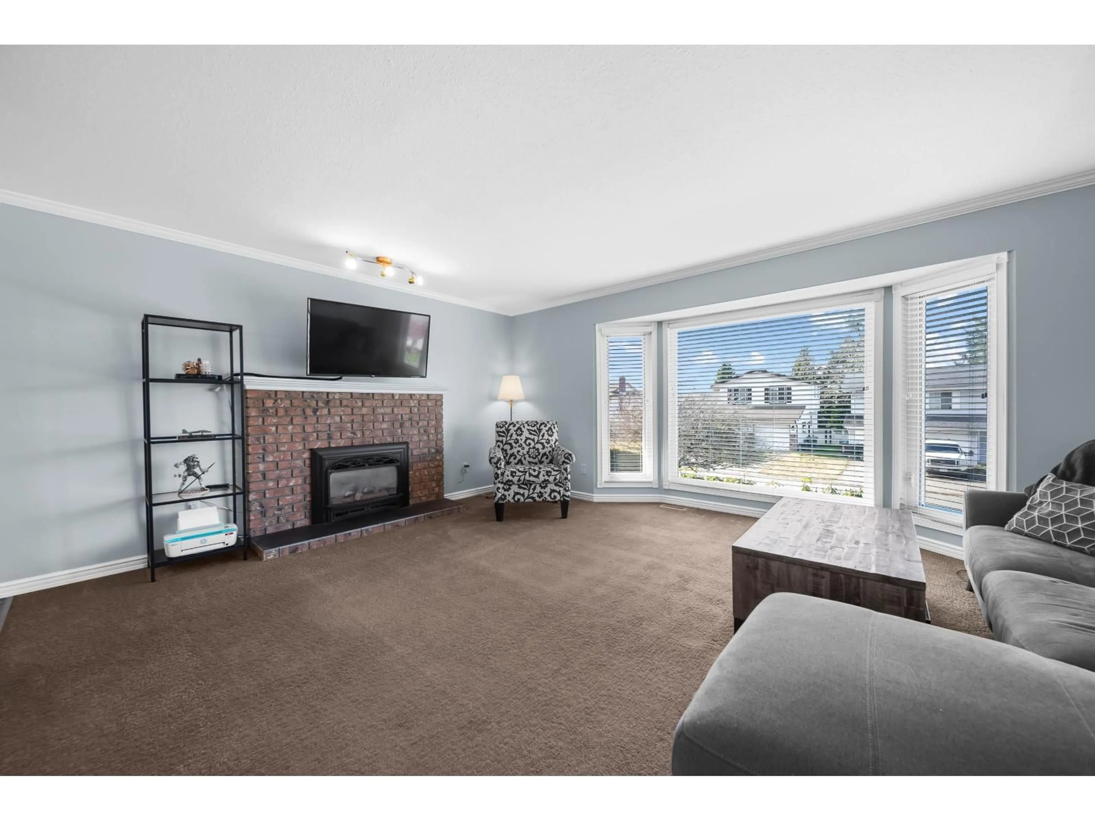 Living room with furniture, unknown for 2914 GLENSHIEL DRIVE, Abbotsford British Columbia V3G1G8