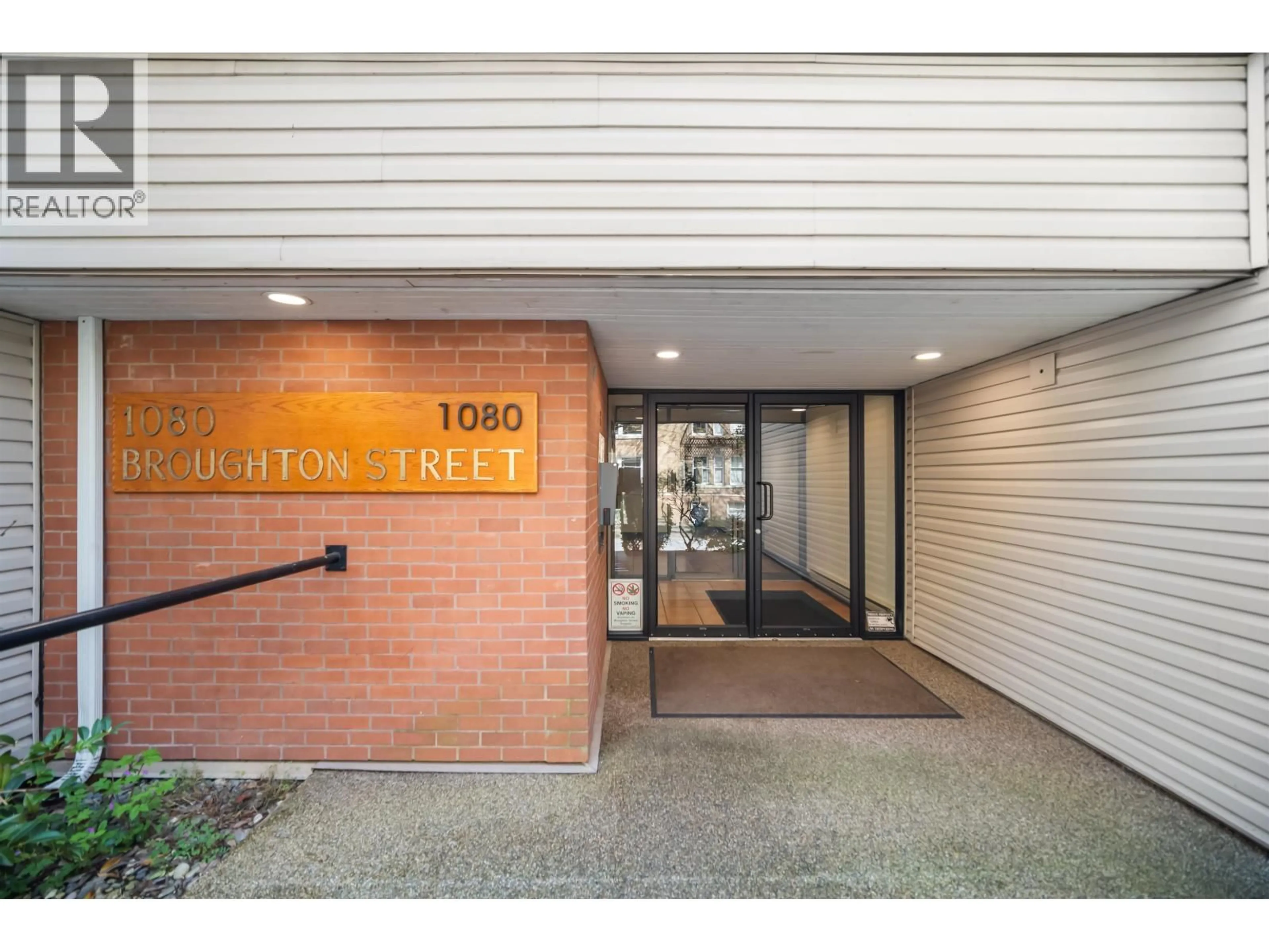 Indoor foyer for 310 - 1080 BROUGHTON STREET, Vancouver British Columbia V6G2A8