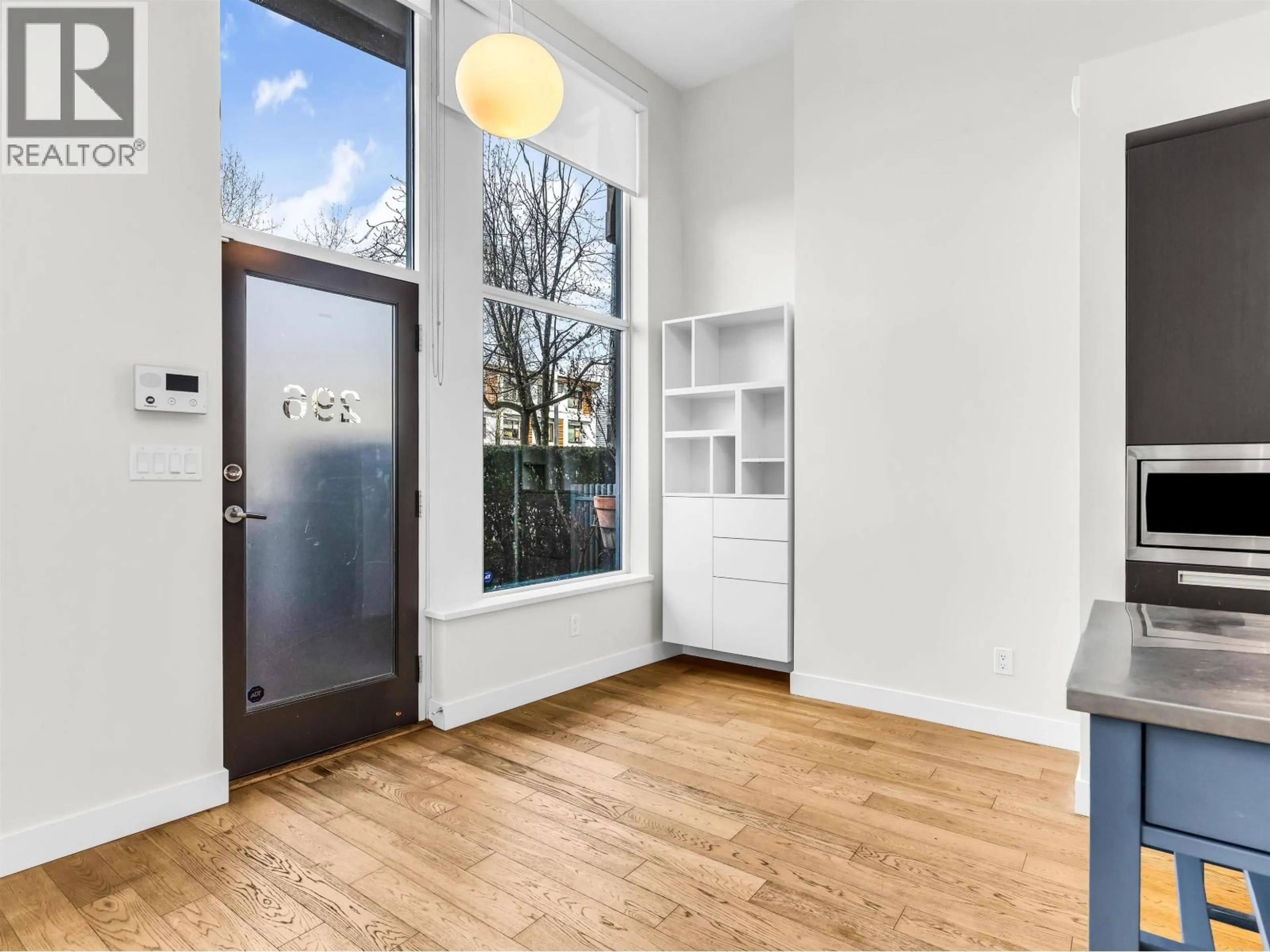 Indoor entryway for 296 1ST AVENUE, Vancouver British Columbia V5Y3T2