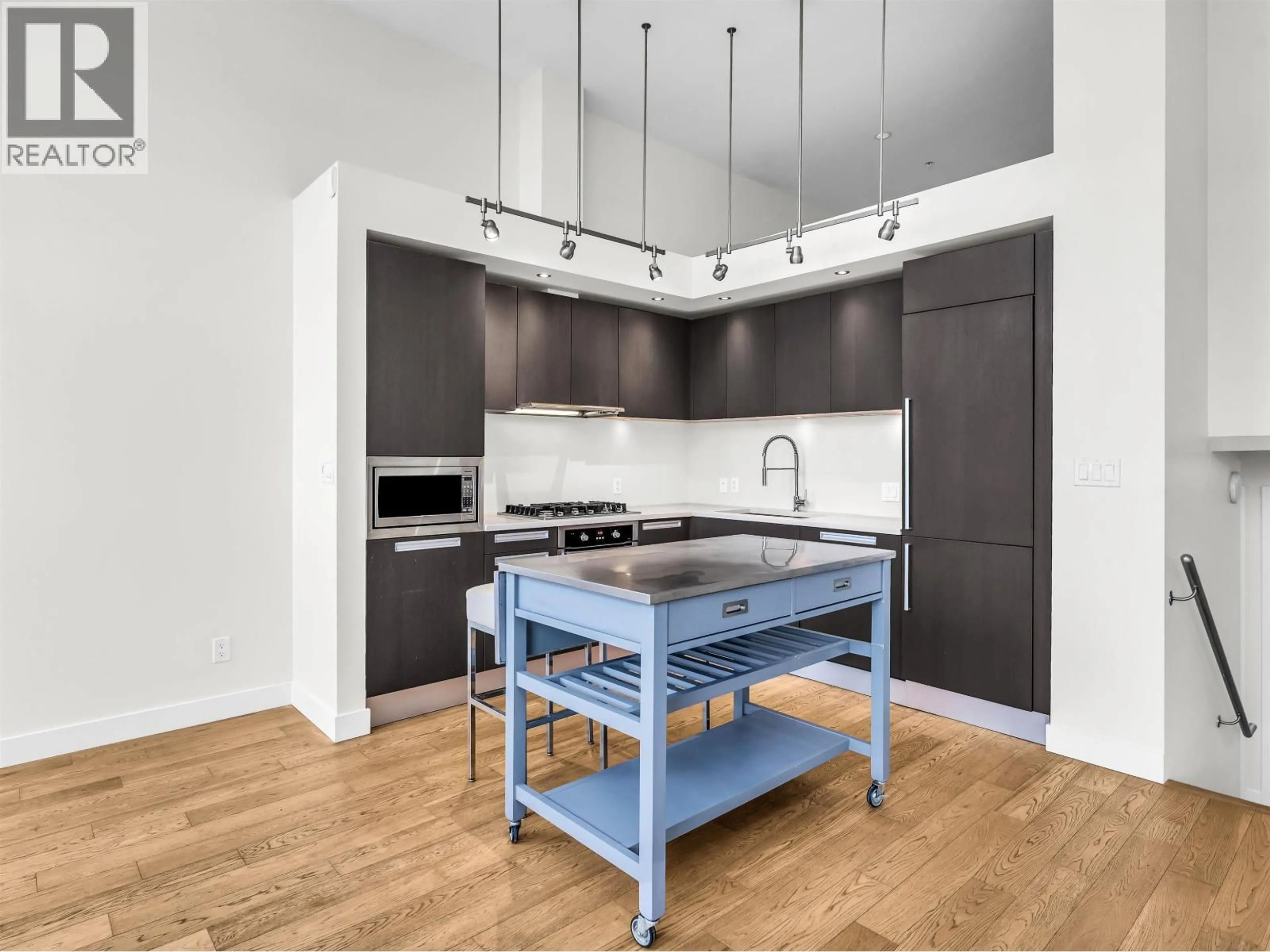Contemporary kitchen, unknown for 296 1ST AVENUE, Vancouver British Columbia V5Y3T2