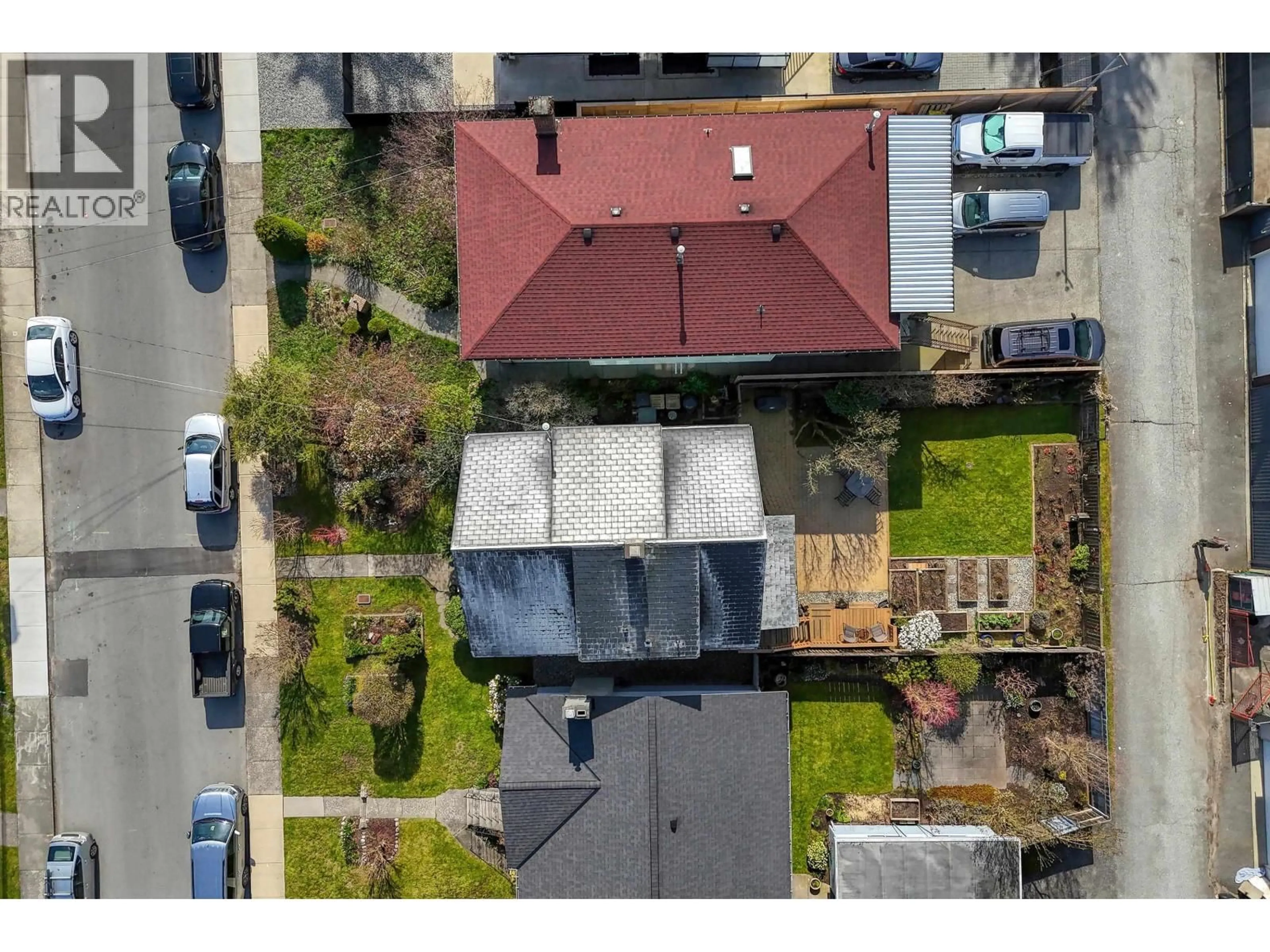 A pic from outside/outdoor area/front of a property/back of a property/a pic from drone, street for 8351 14TH AVENUE, Burnaby British Columbia V3N2C2