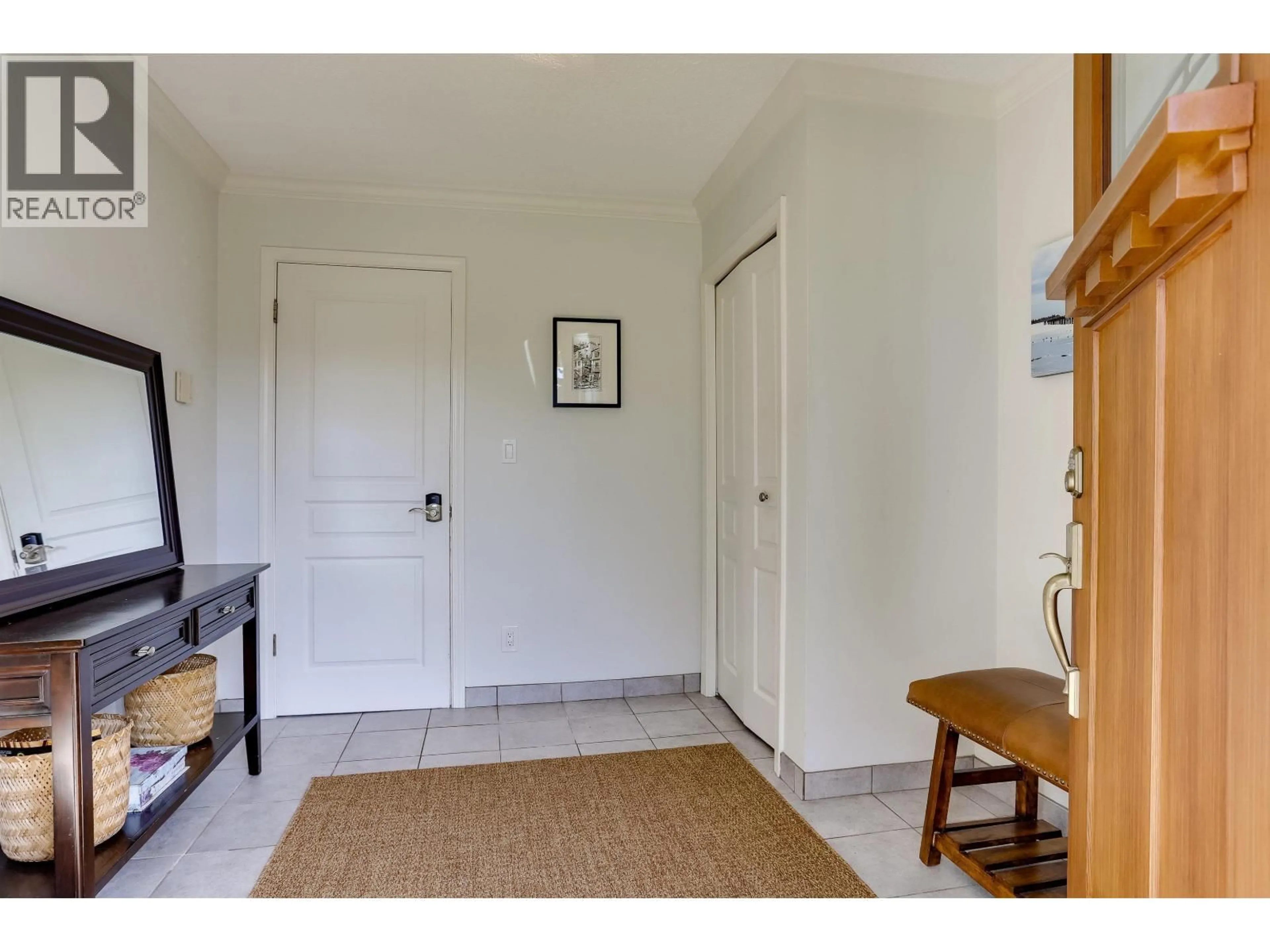 Indoor entryway for 8271 ROSEHILL DRIVE, Richmond British Columbia V7A2J6