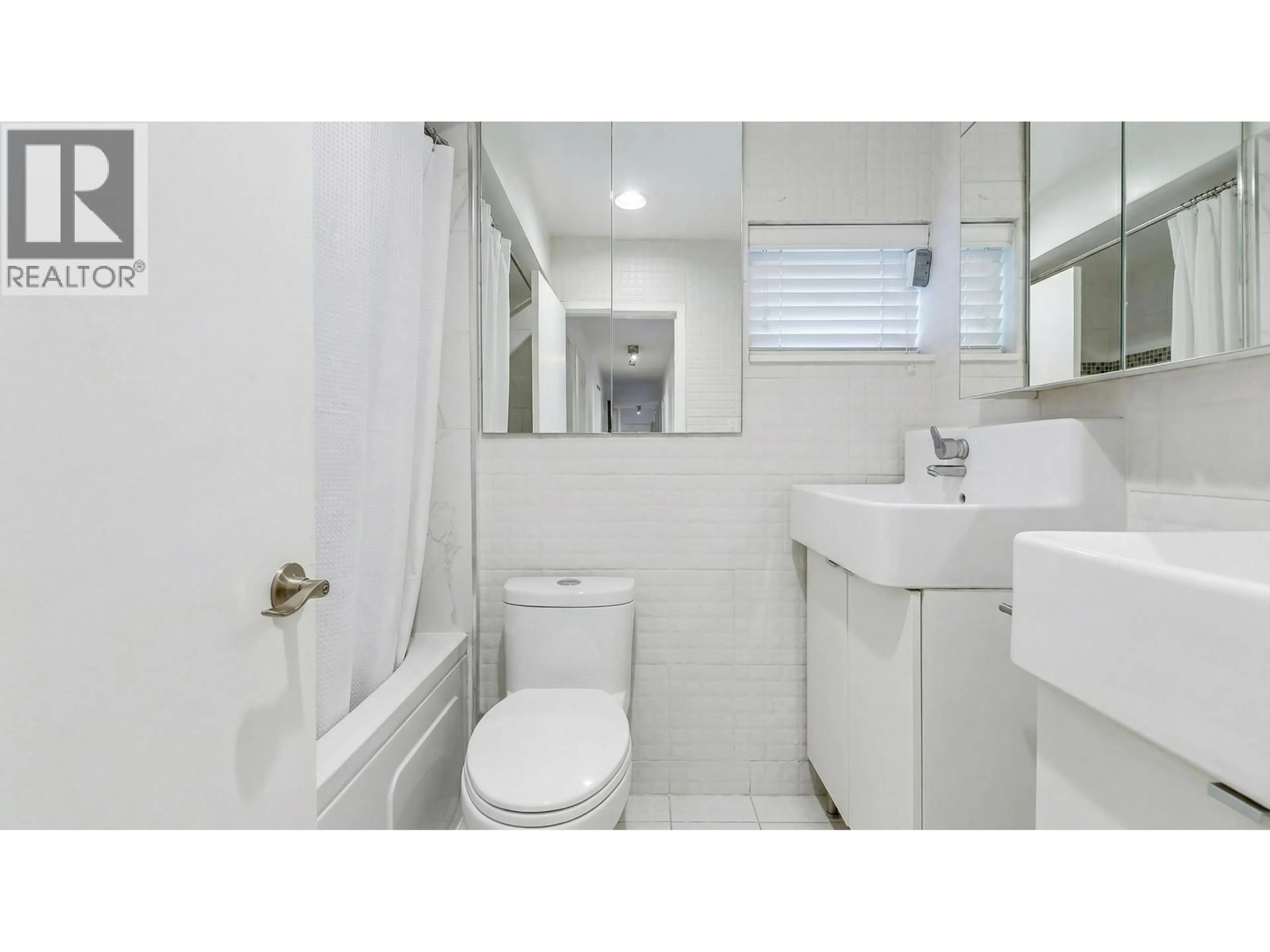 Standard bathroom, unknown for 91 - 5820 HASTINGS STREET, Burnaby British Columbia V5B1R6