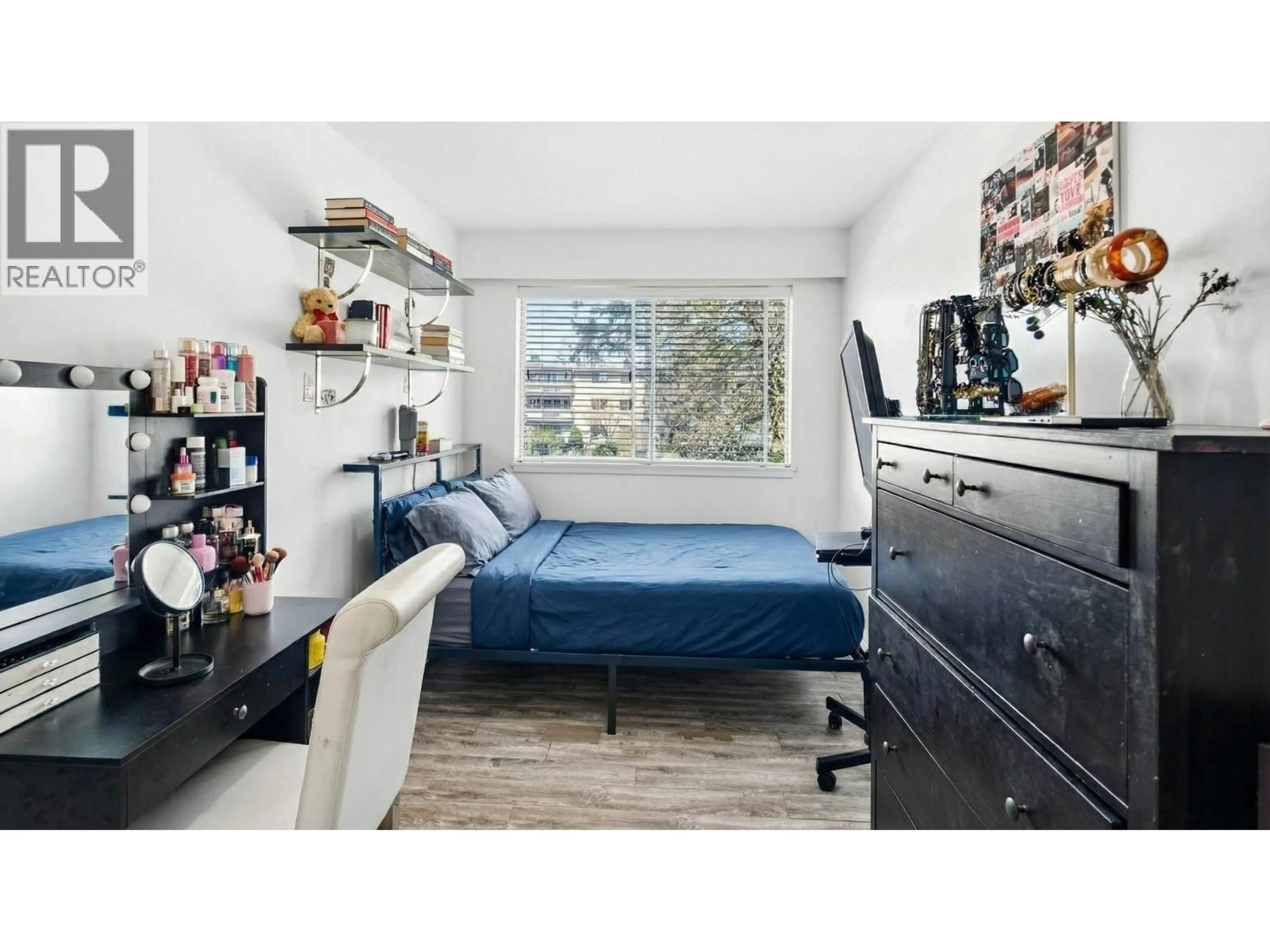 A pic of a room for 91 - 5820 HASTINGS STREET, Burnaby British Columbia V5B1R6