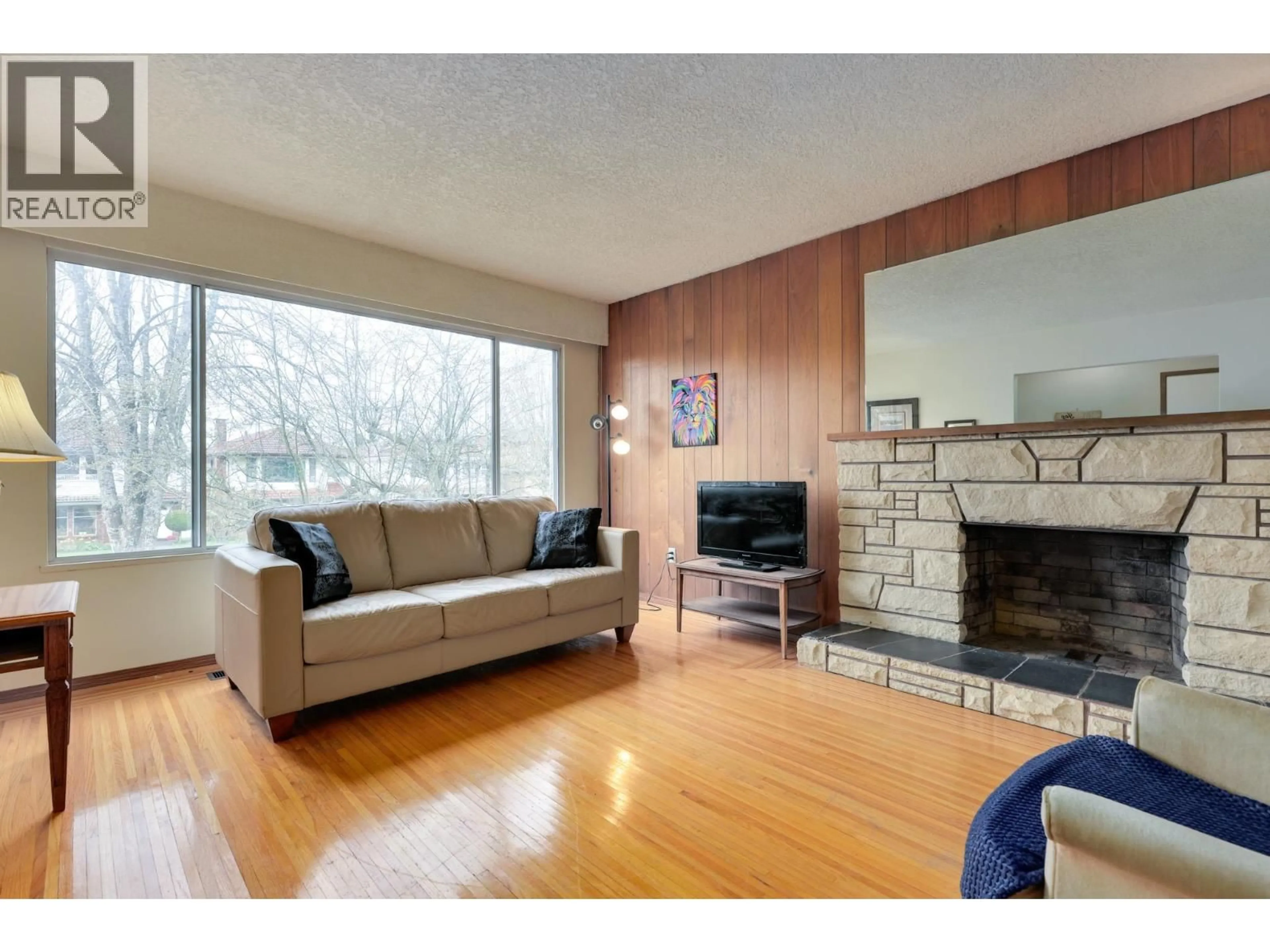 Living room with furniture, wood/laminate floor for 5884 ORMIDALE STREET, Vancouver British Columbia V5R4R3