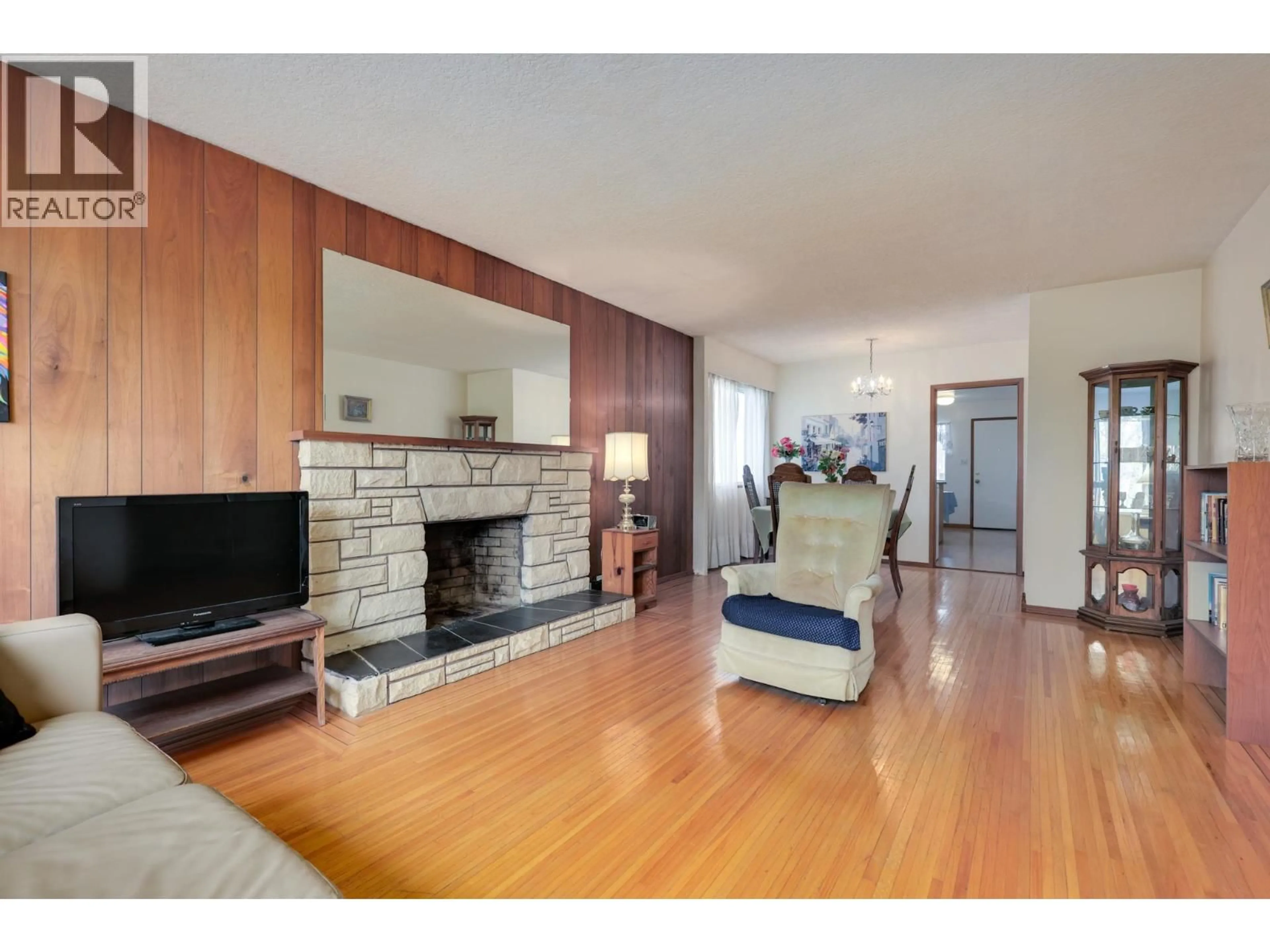 Living room with furniture, wood/laminate floor for 5884 ORMIDALE STREET, Vancouver British Columbia V5R4R3