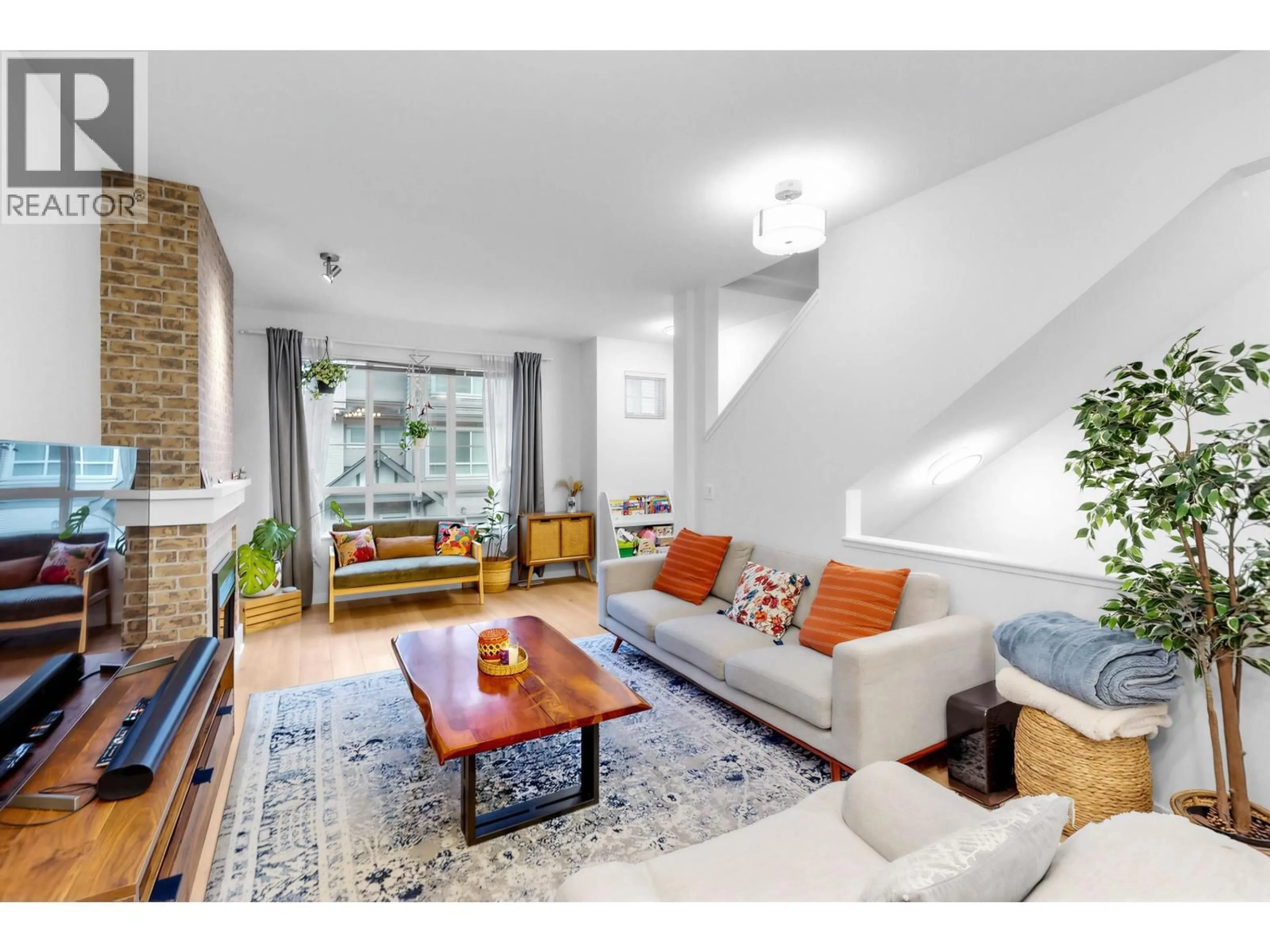 Living room with furniture, unknown for 133 - 9133 GOVERNMENT STREET, Burnaby British Columbia V3N0B1