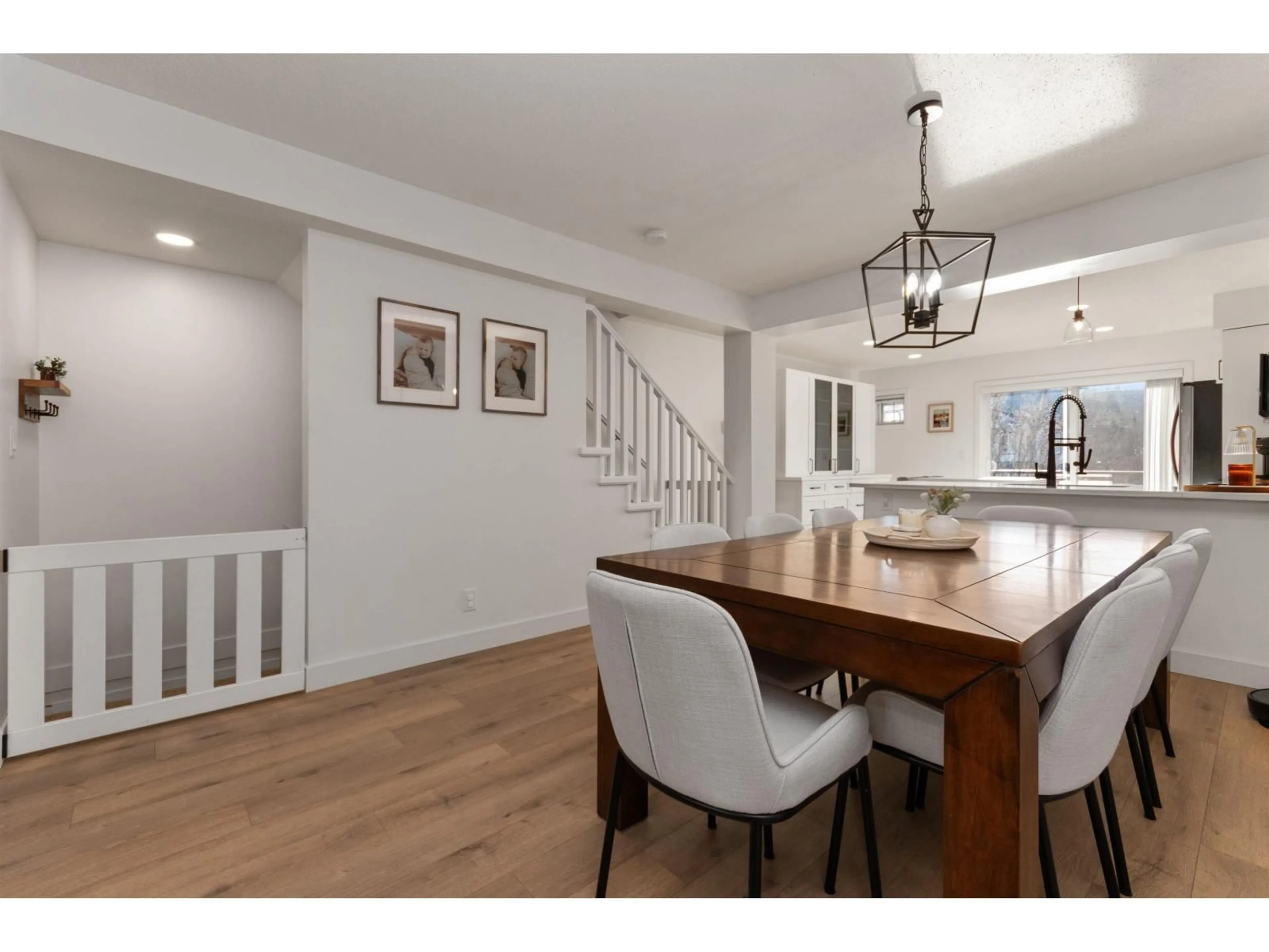 Dining room, wood/laminate floor for 87 - 4401 BLAUSON BOULEVARD, Abbotsford British Columbia V3G0A4