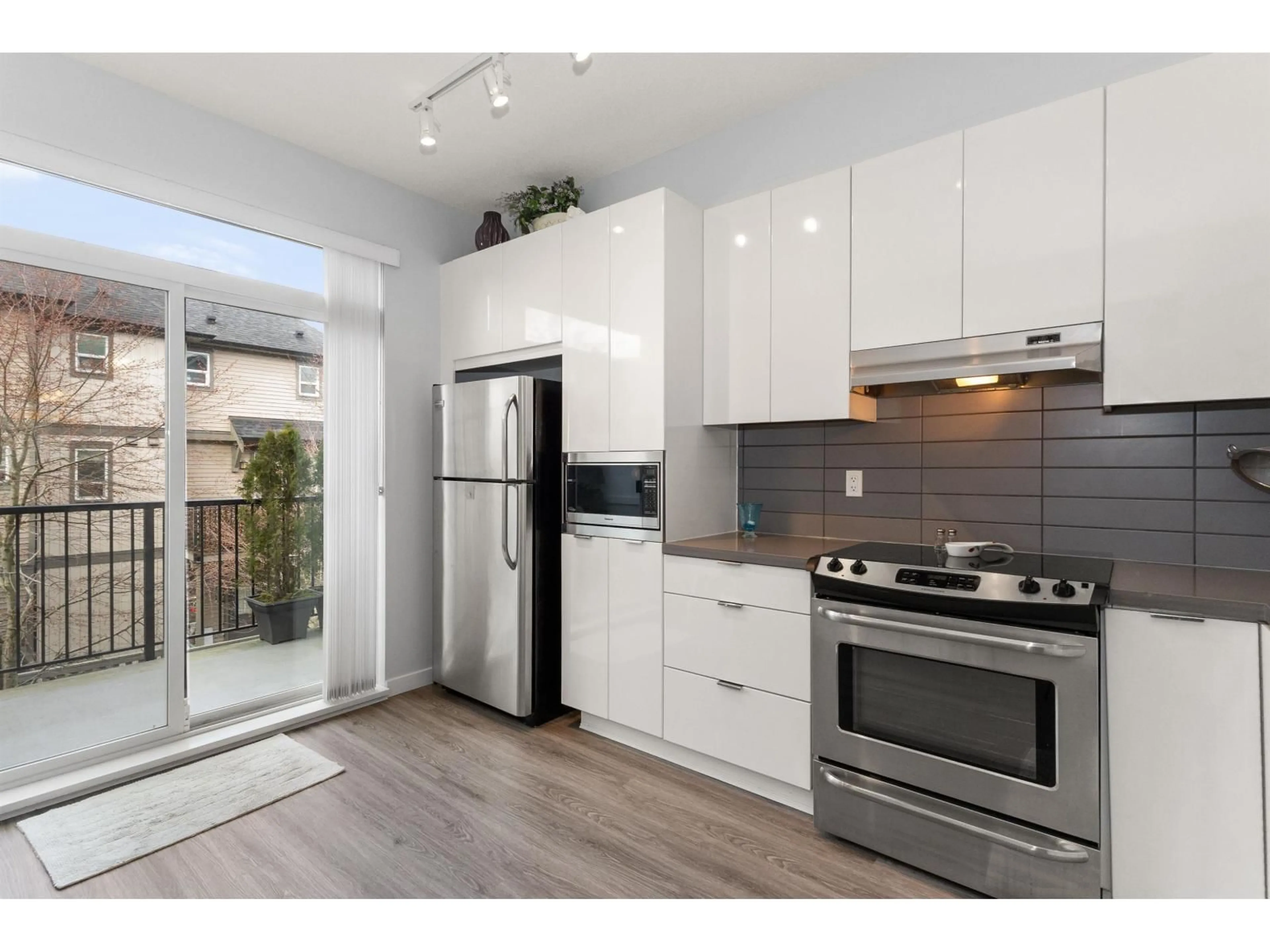 Open concept kitchen, unknown for 101 - 30989 WESTRIDGE PLACE, Abbotsford British Columbia V2T0E7