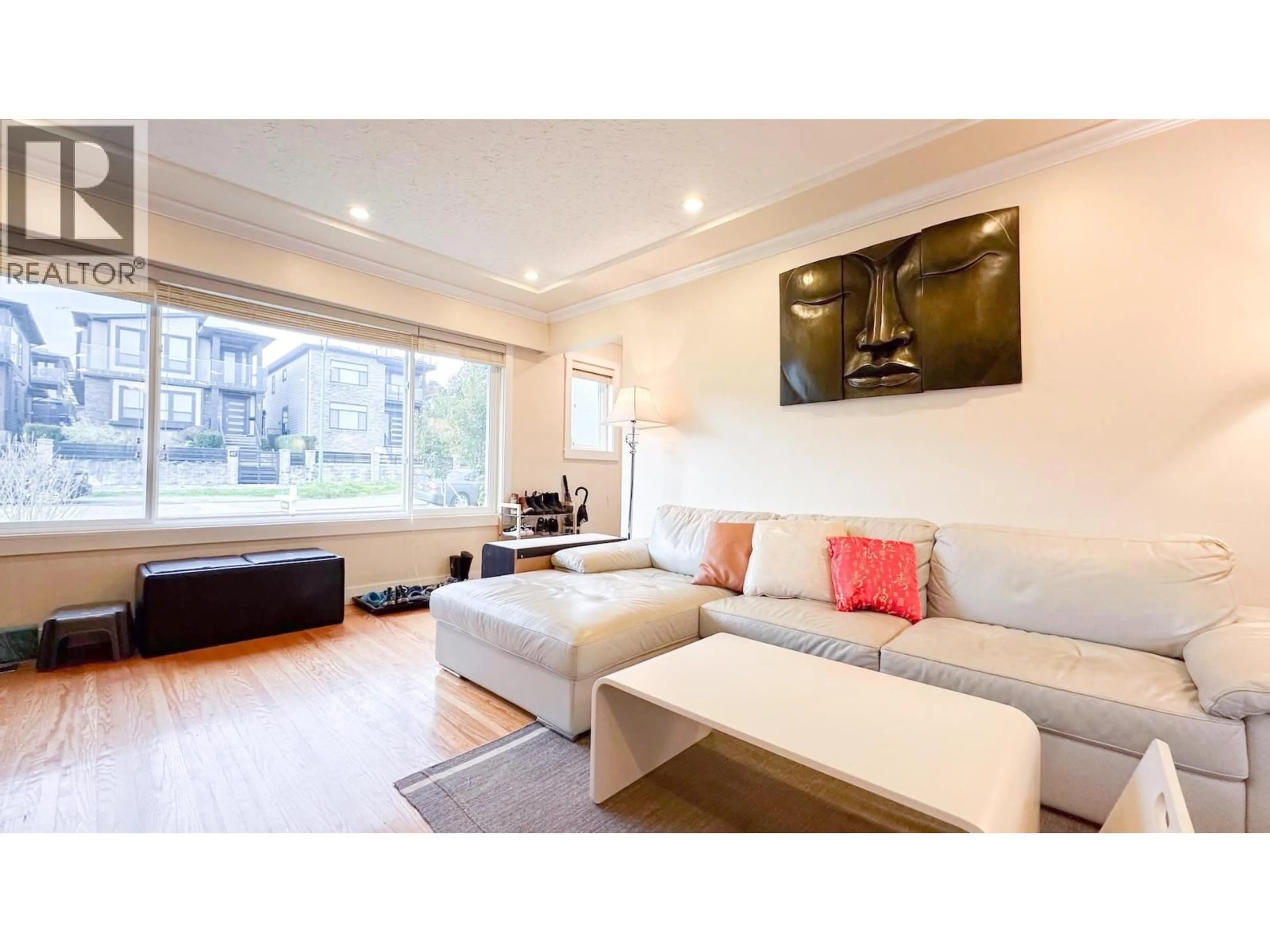 Living room with furniture, wood/laminate floor for 56 WARWICK AVENUE, Burnaby British Columbia V5B3X3